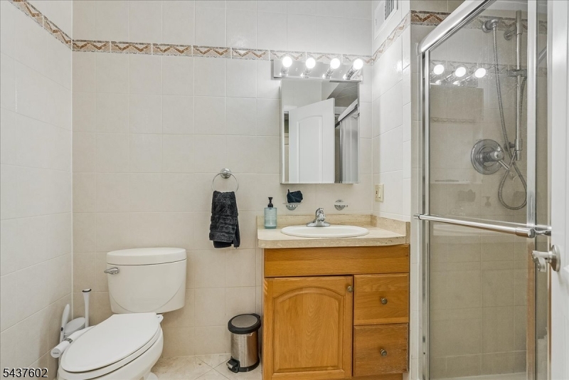 2 Schoolview Dr