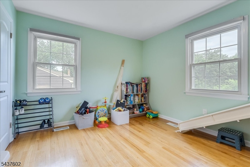 2 Schoolview Dr