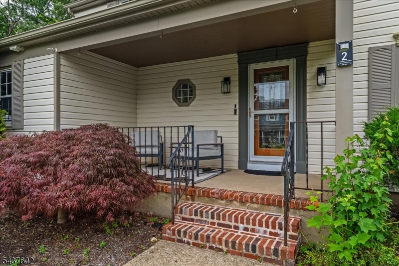 2 Schoolview Dr