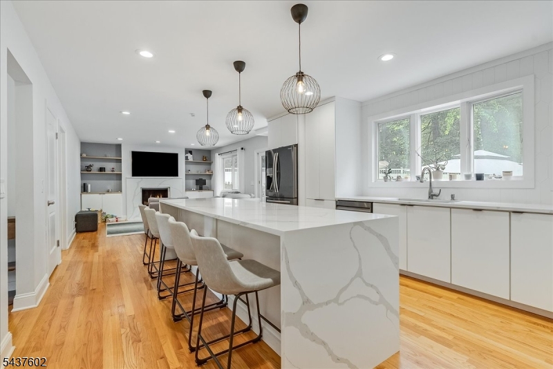 2 Schoolview Dr