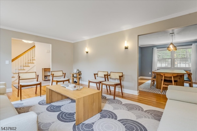 2 Schoolview Dr