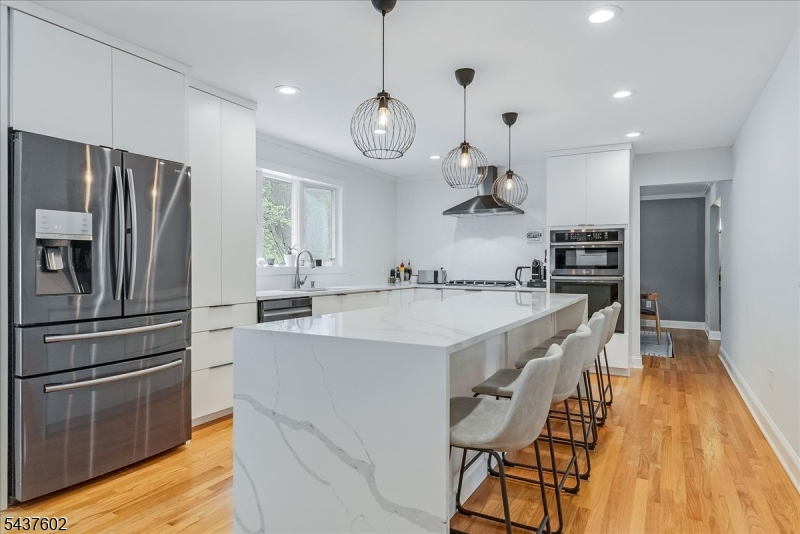 2 Schoolview Dr