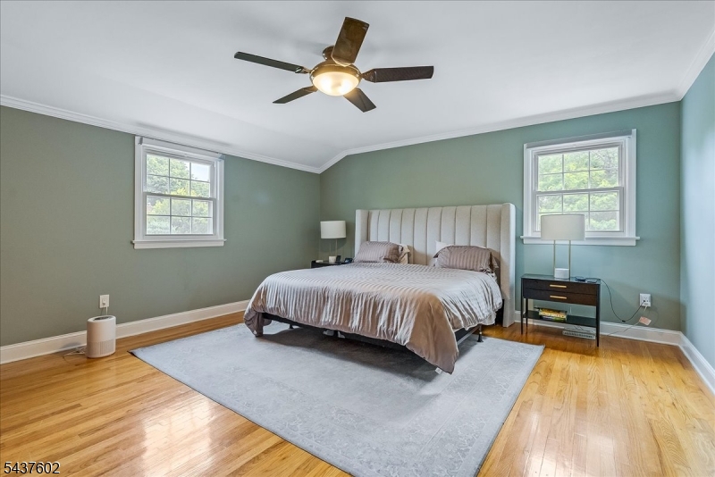 2 Schoolview Dr