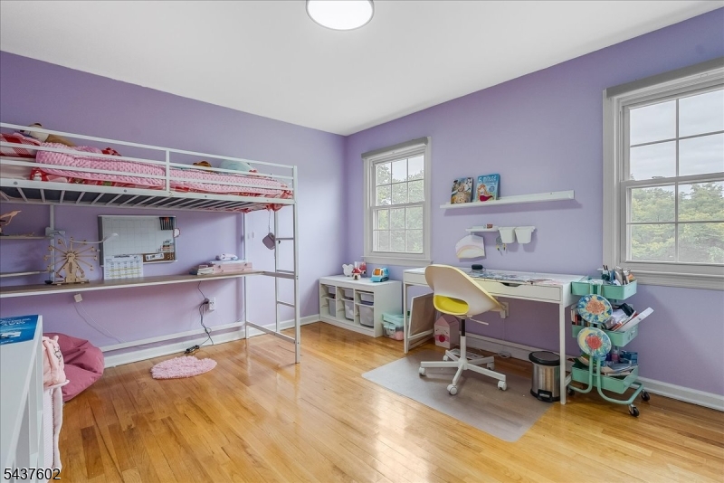 2 Schoolview Dr