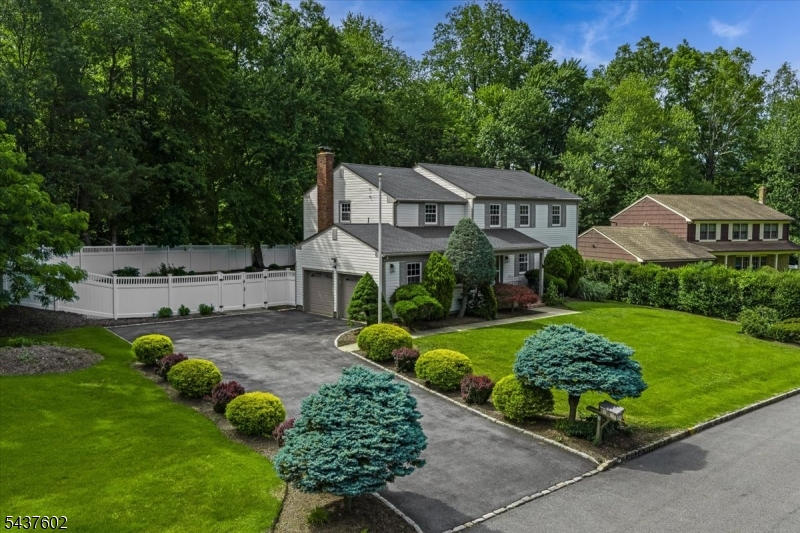 2 Schoolview Dr