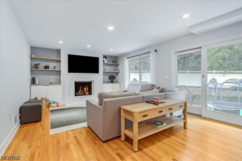 2 Schoolview Dr