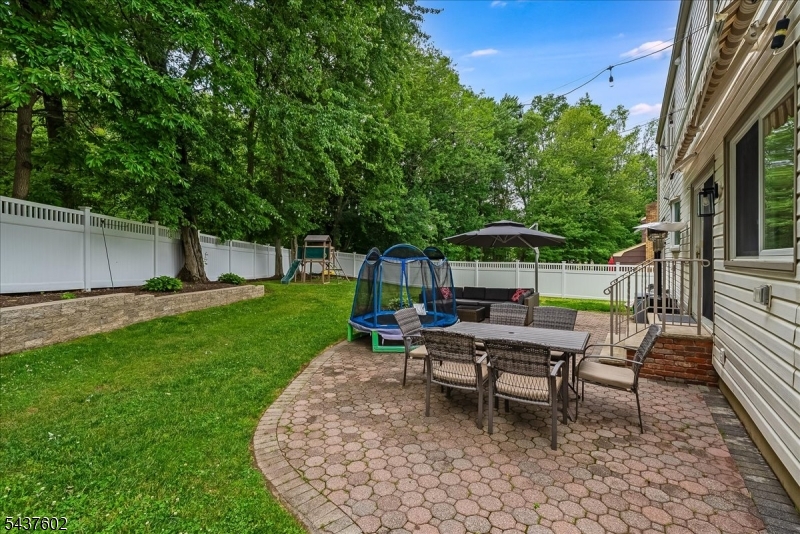 2 Schoolview Dr