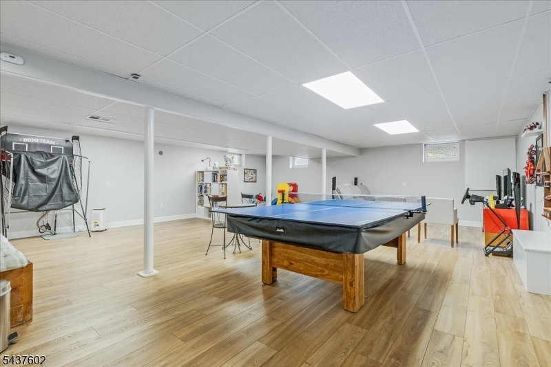 2 Schoolview Dr
