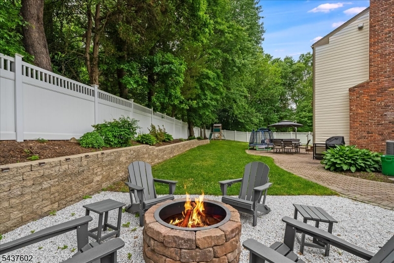 2 Schoolview Dr