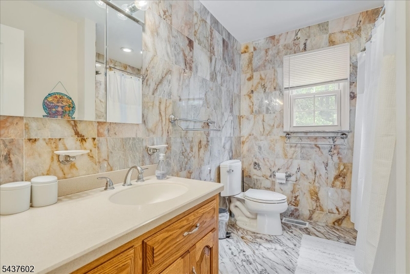 2 Schoolview Dr