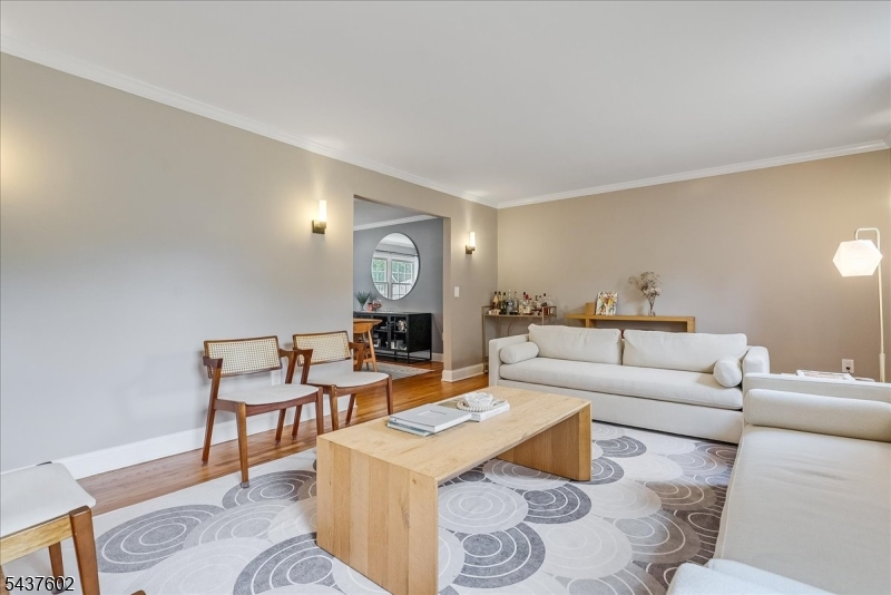 2 Schoolview Dr