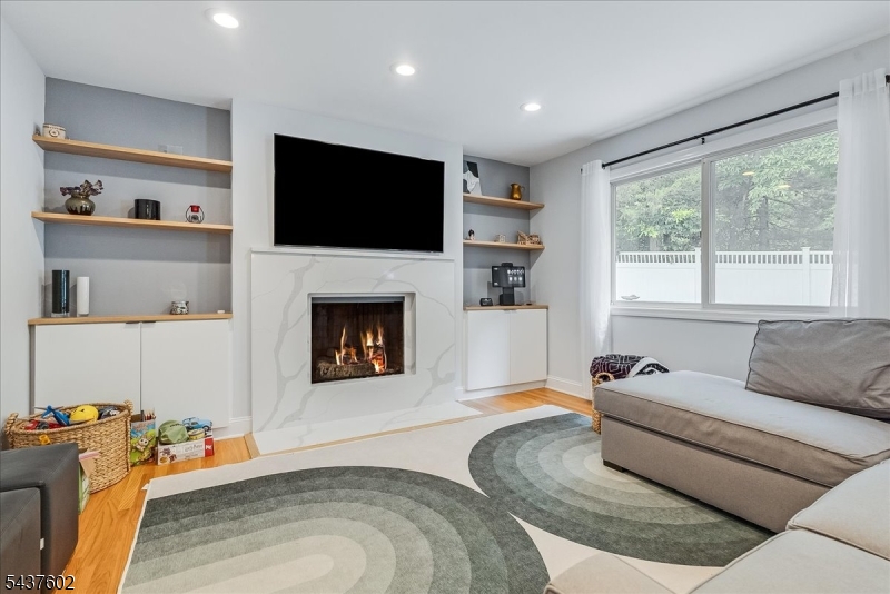 2 Schoolview Dr