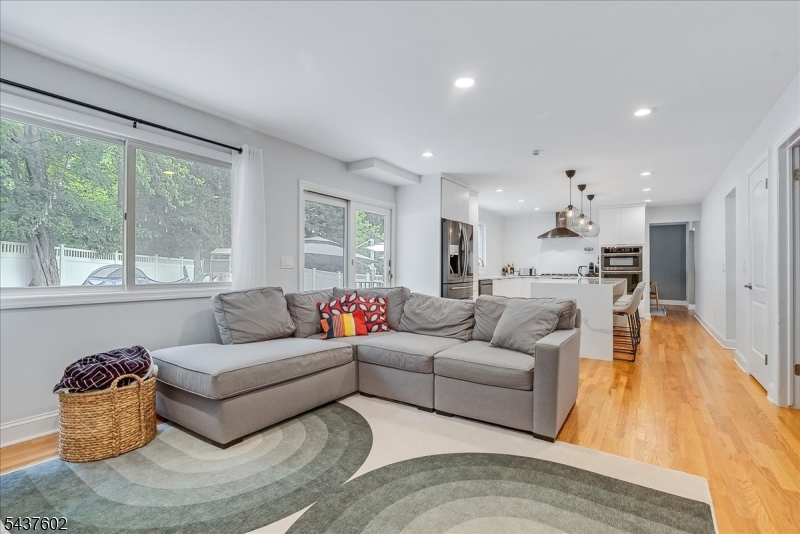 2 Schoolview Dr