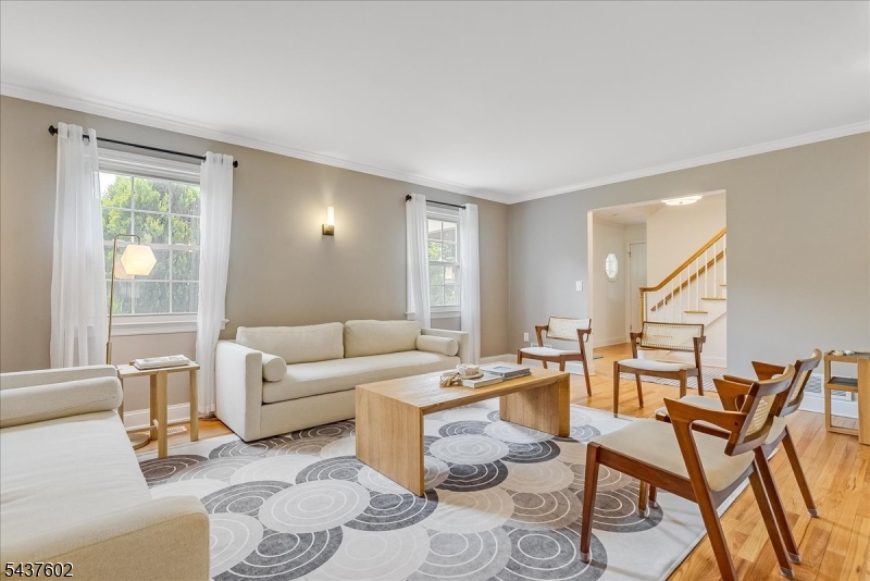 2 Schoolview Dr