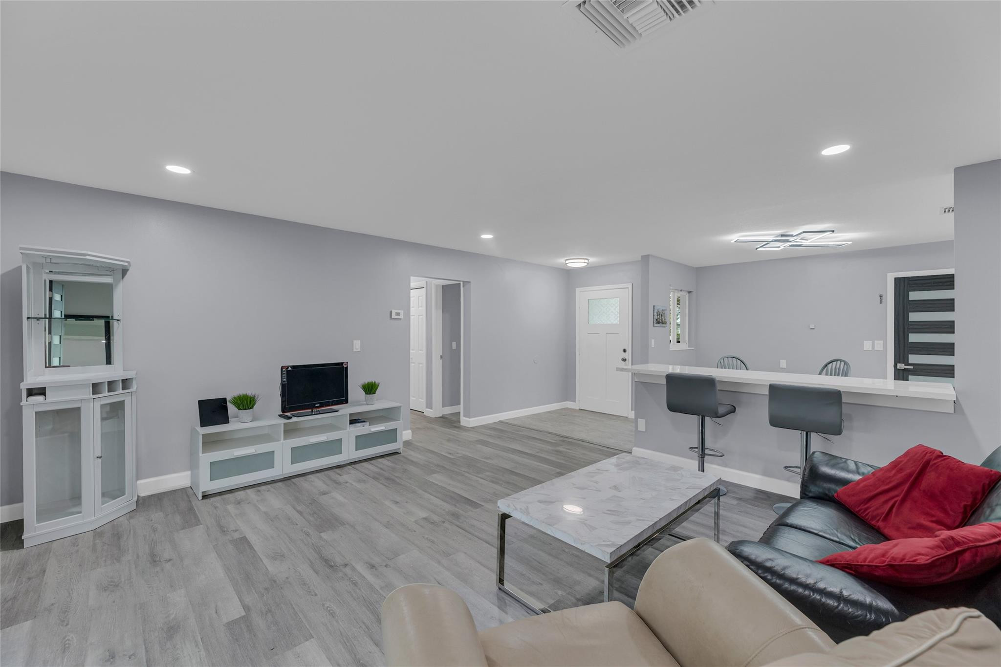 323 Shady Ln