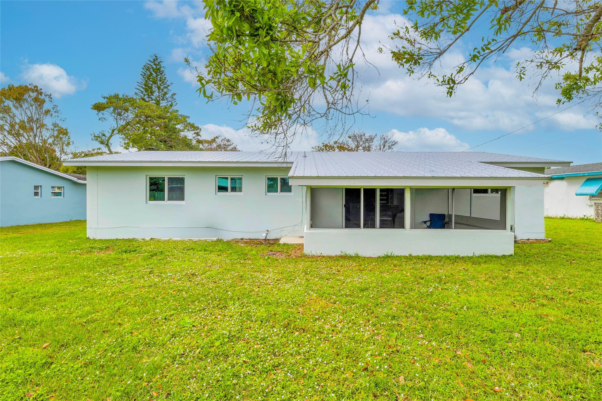323 Shady Ln