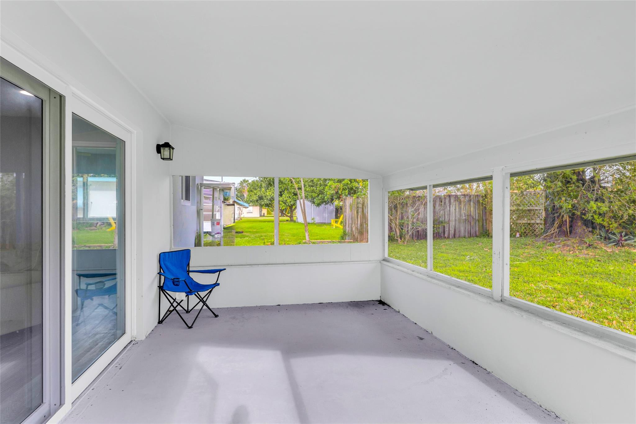 323 Shady Ln