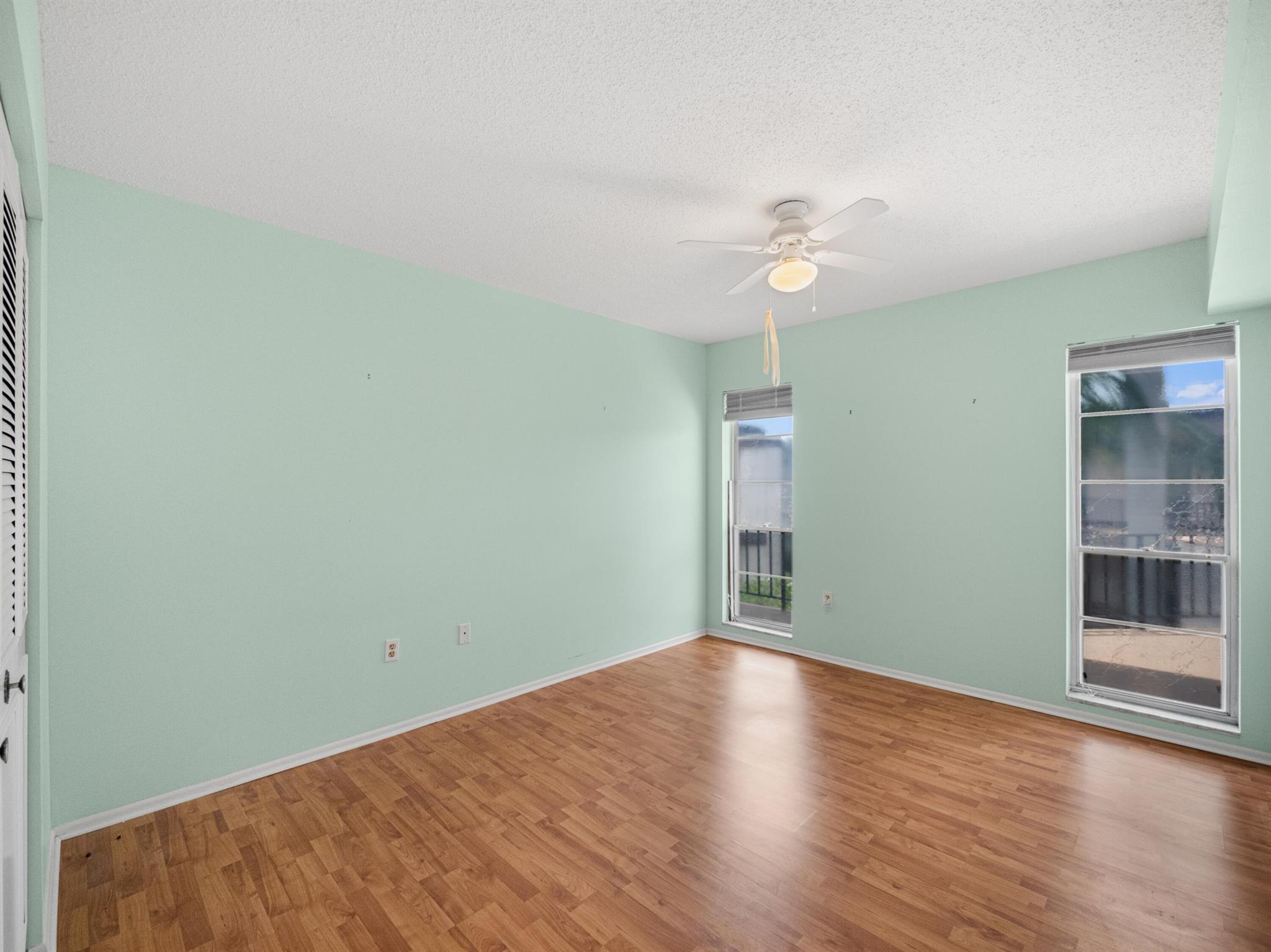 4 Greenway Village N 208