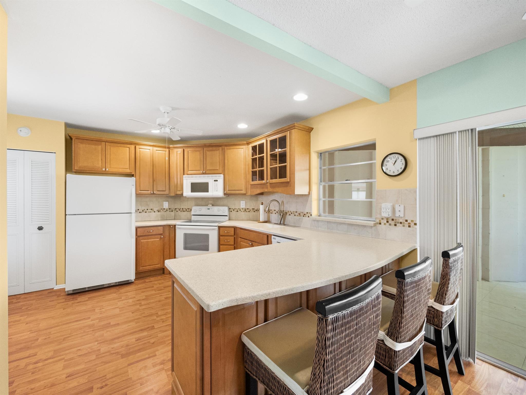 4 Greenway Village N 208