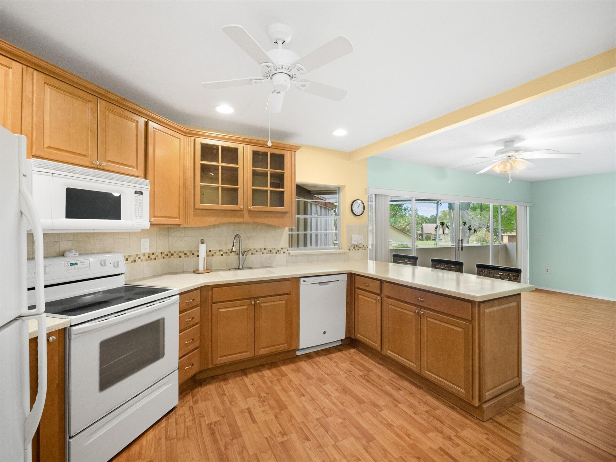 4 Greenway Village N 208
