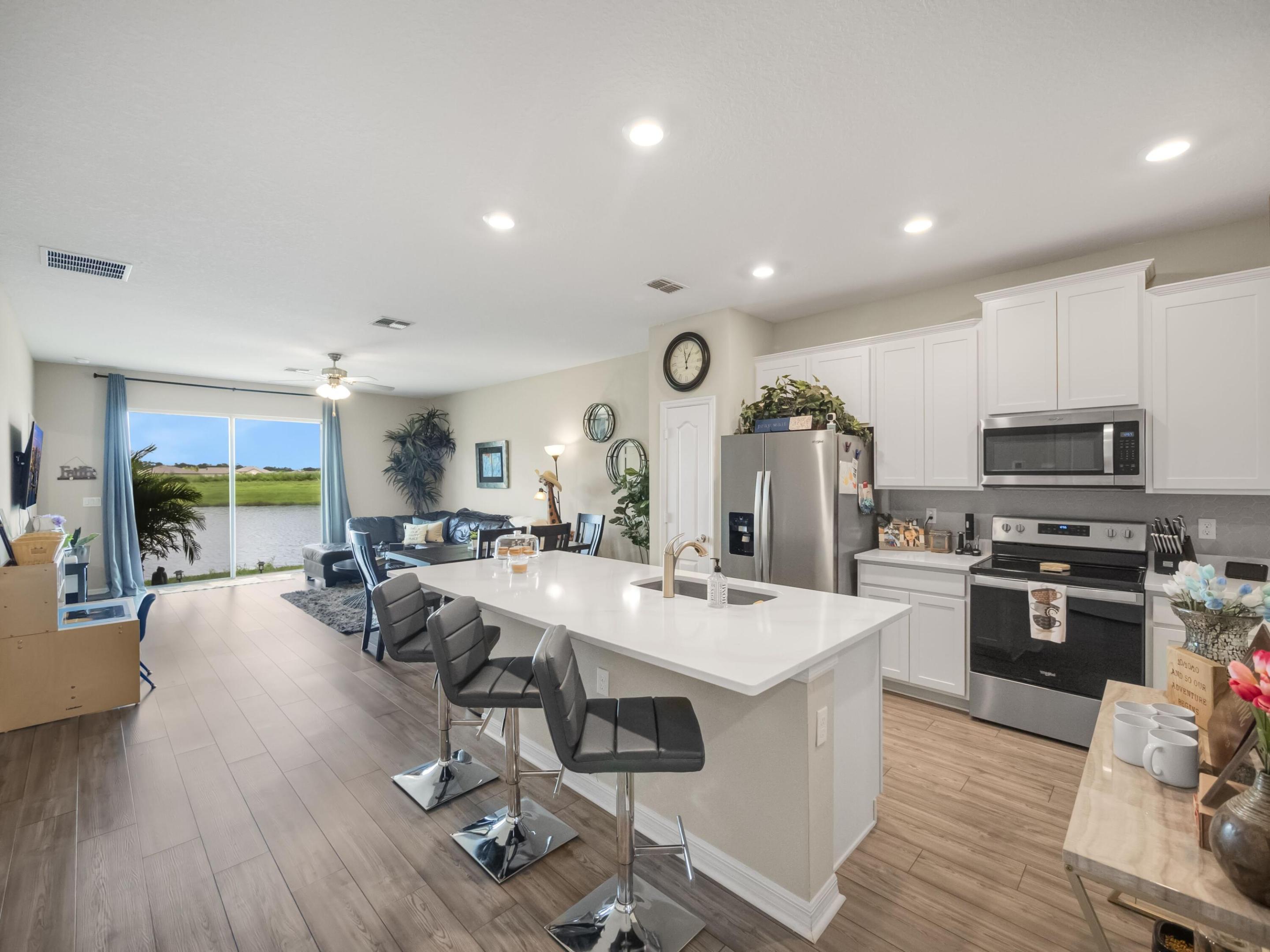 1637 Merriment Way