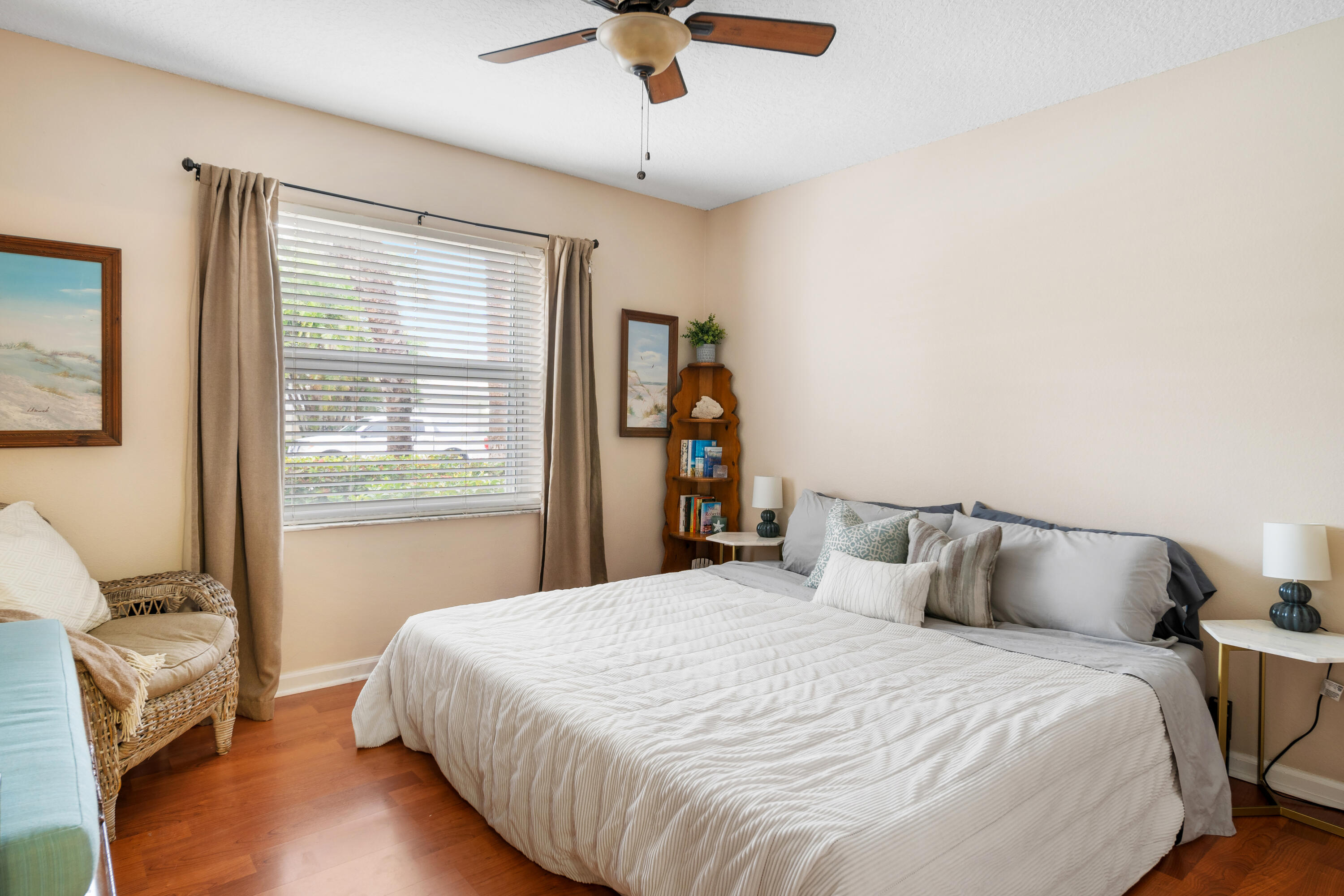 930 Dickens Place