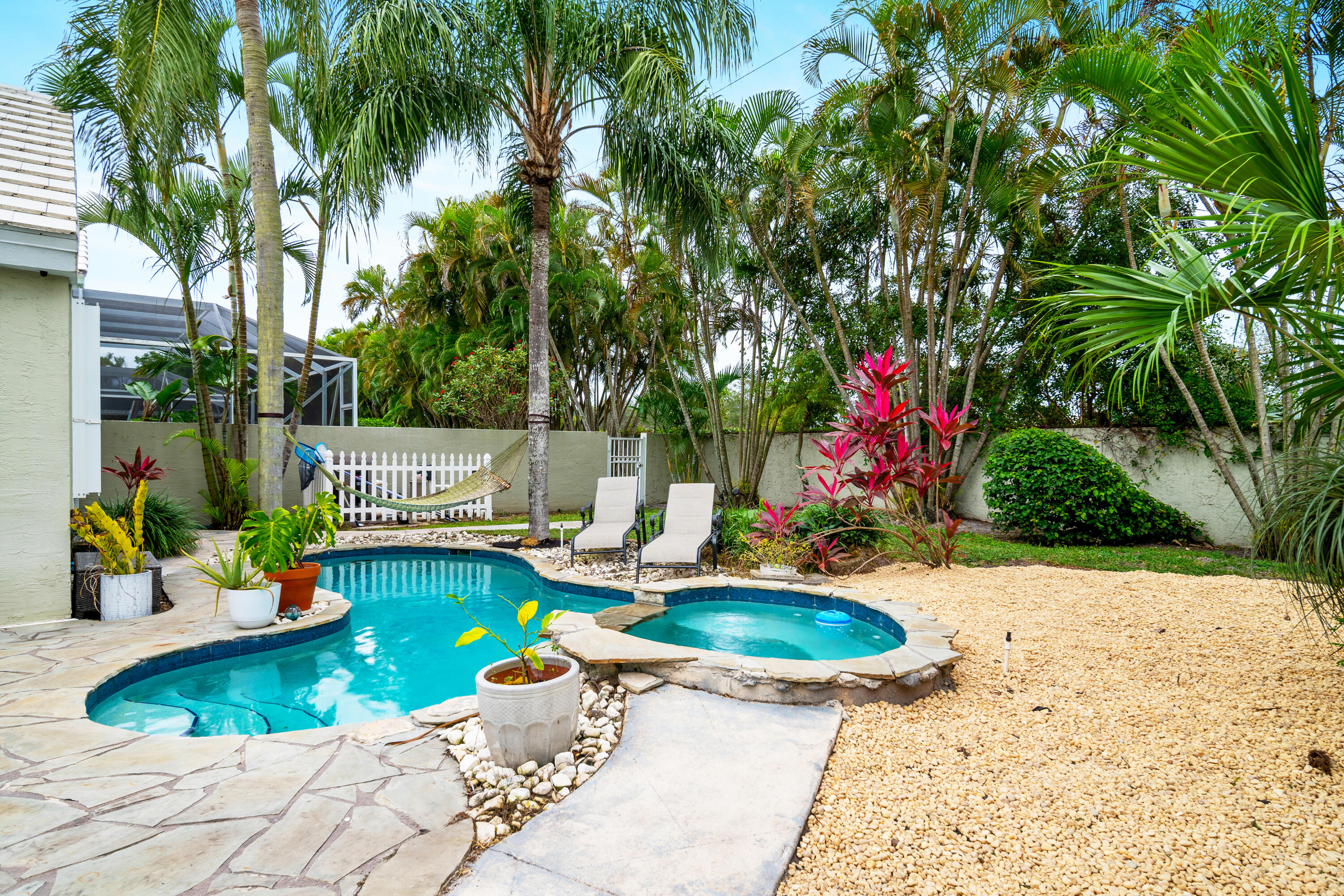 930 Dickens Place