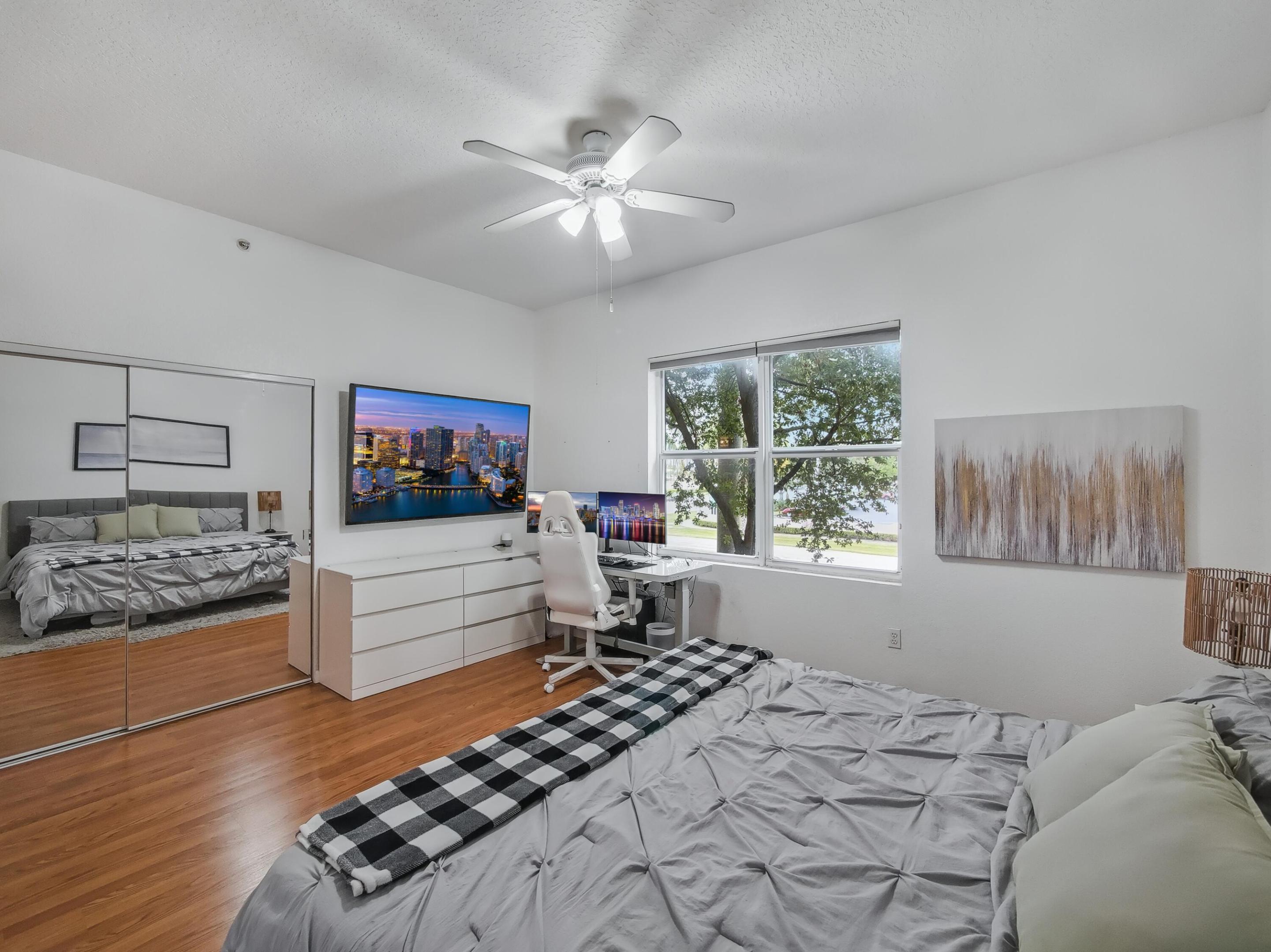 1610 Presidential Way B-207