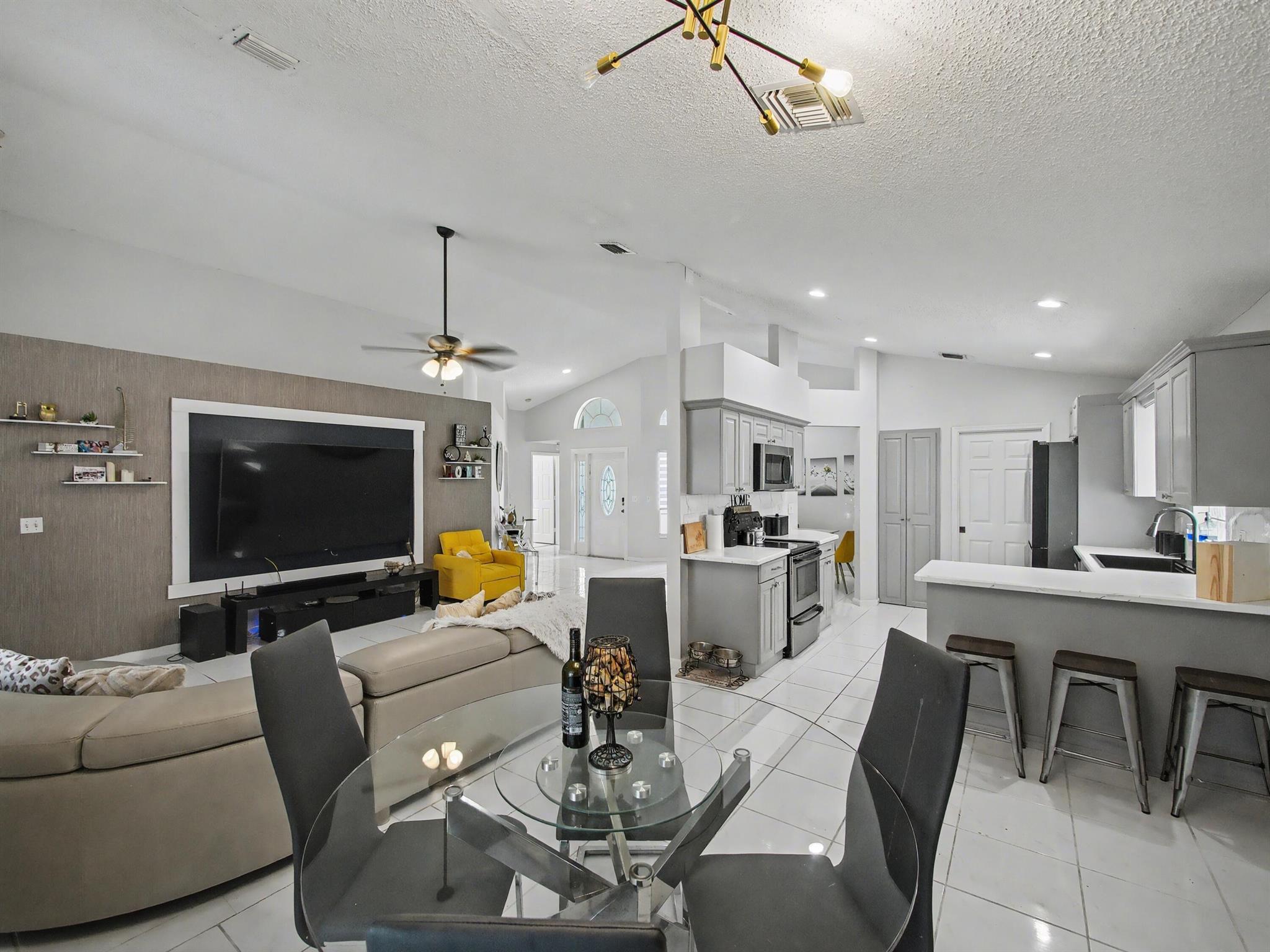 1971 Oak Berry Circle