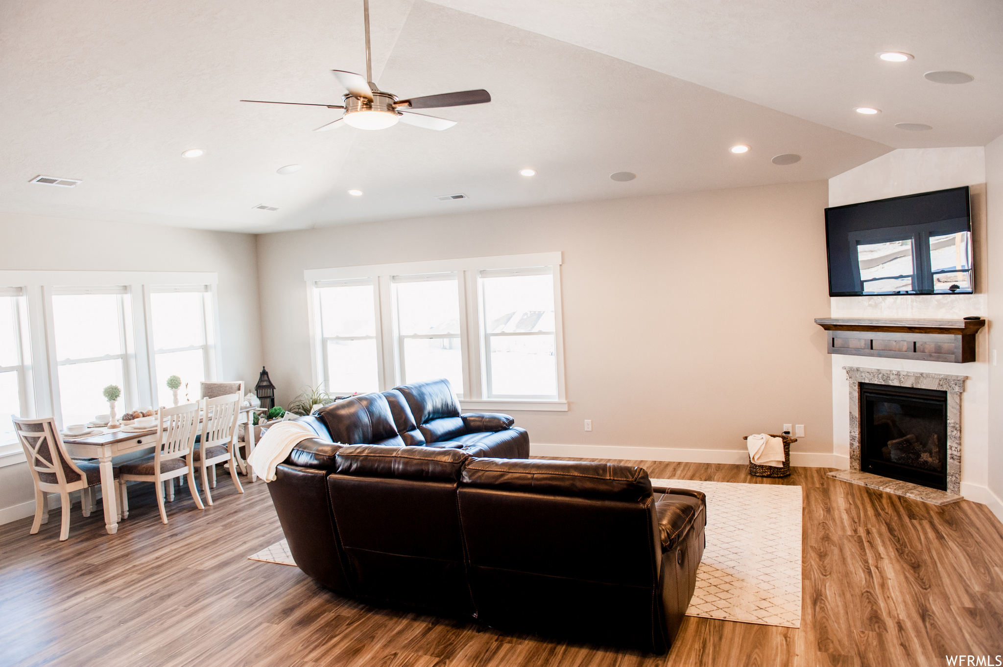 2893 W LEGEND DR