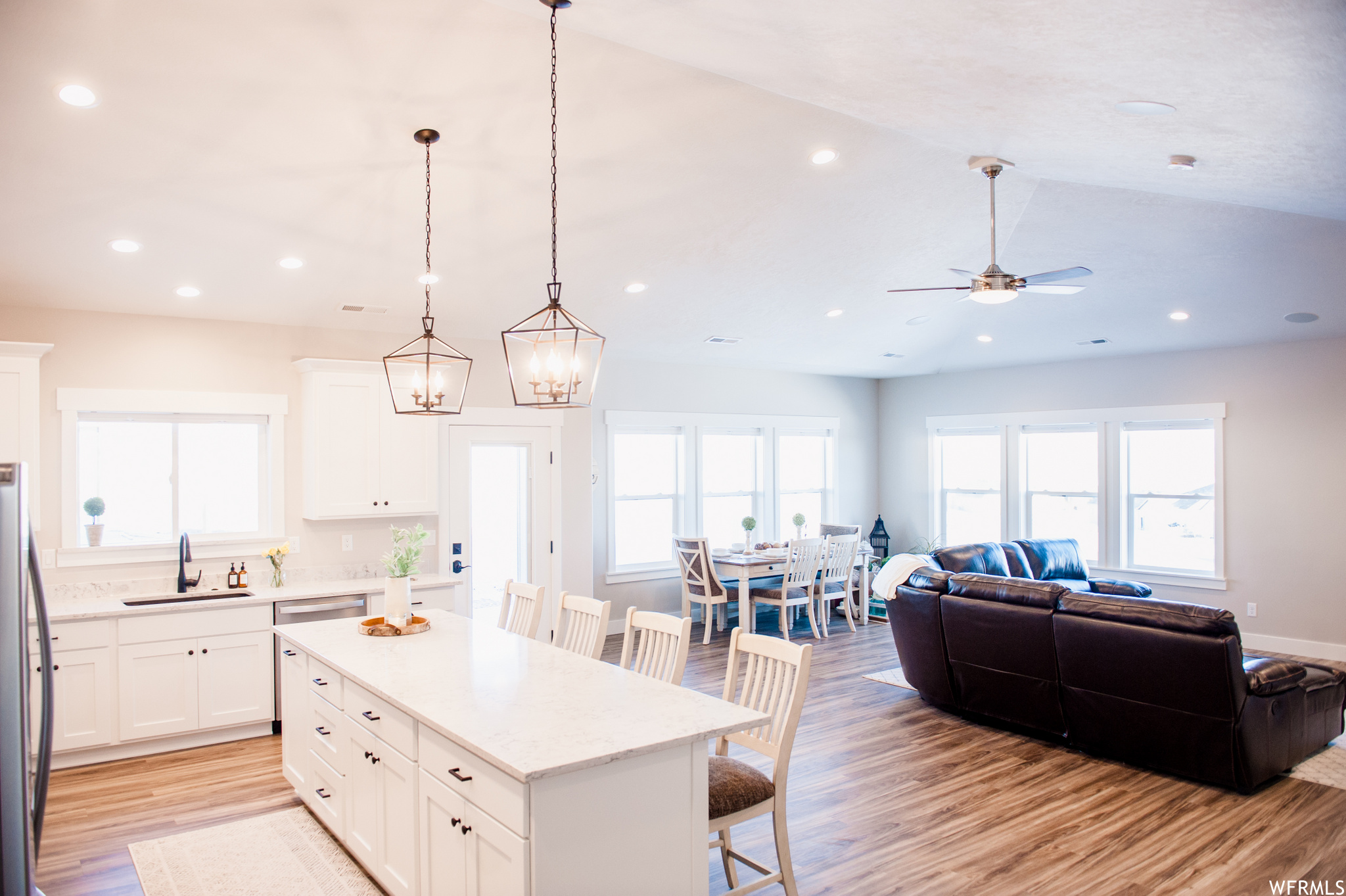 2893 W LEGEND DR