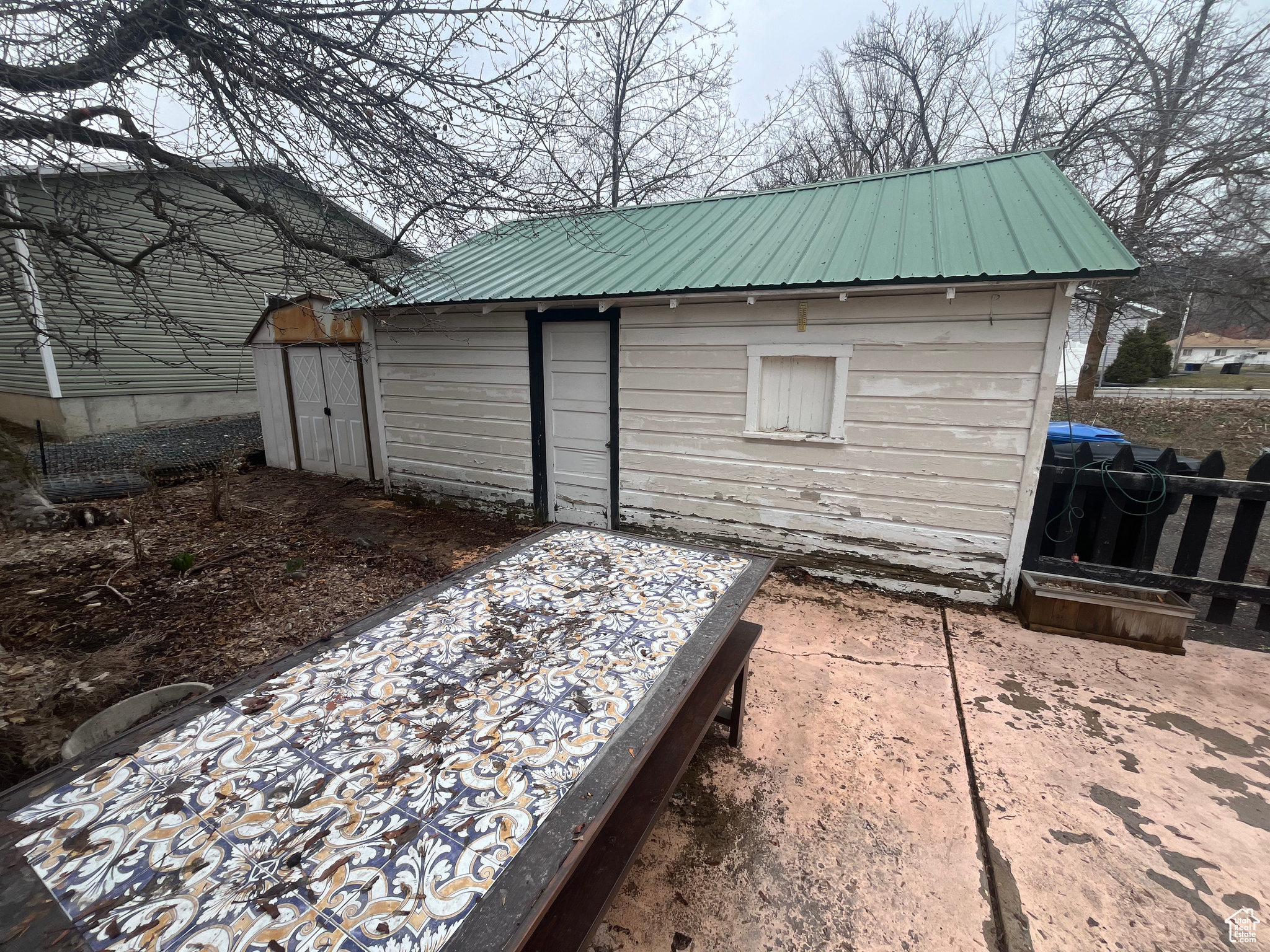 175 N CROCKETT AVE