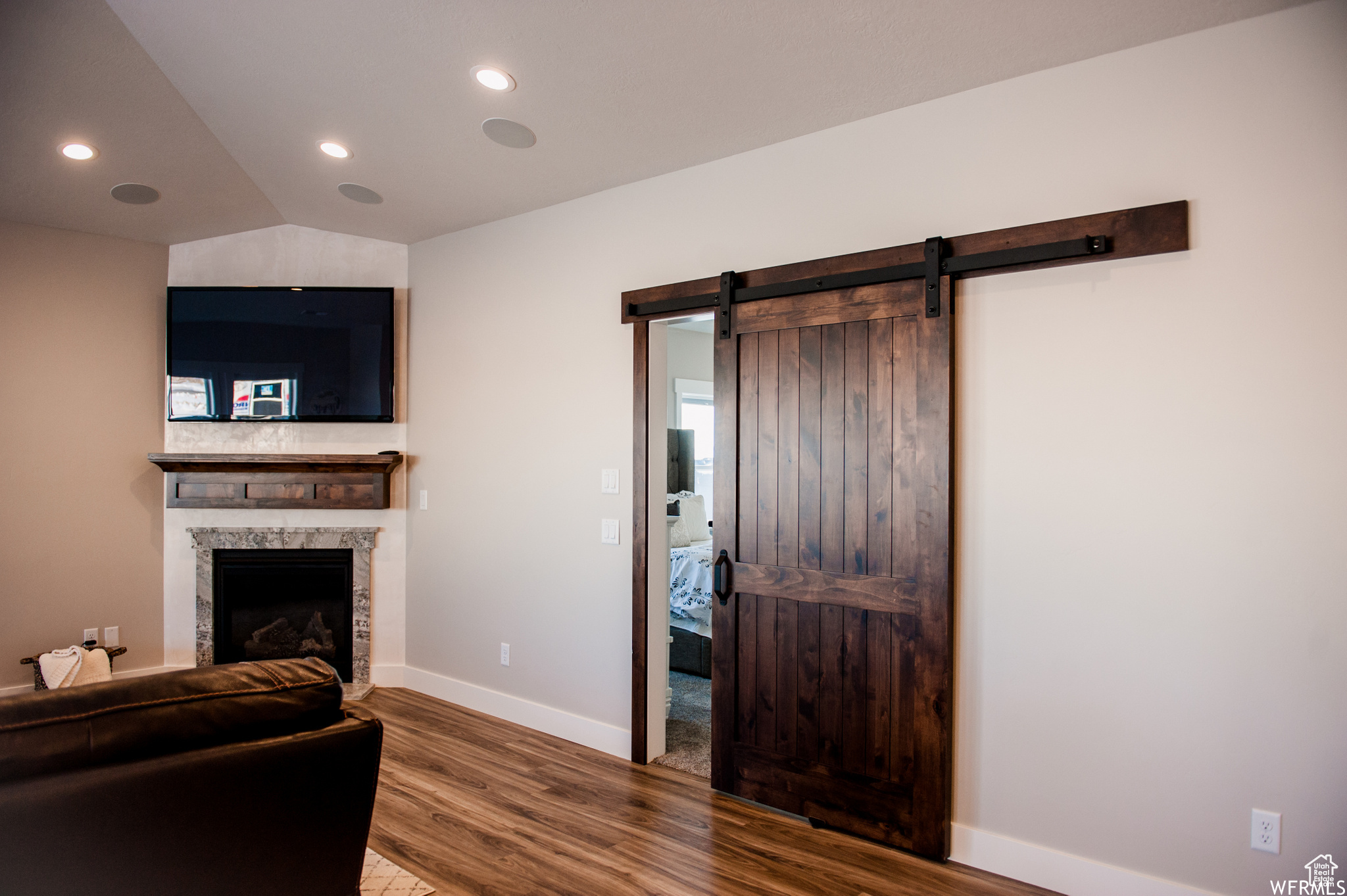 1181 N LEGEND DR