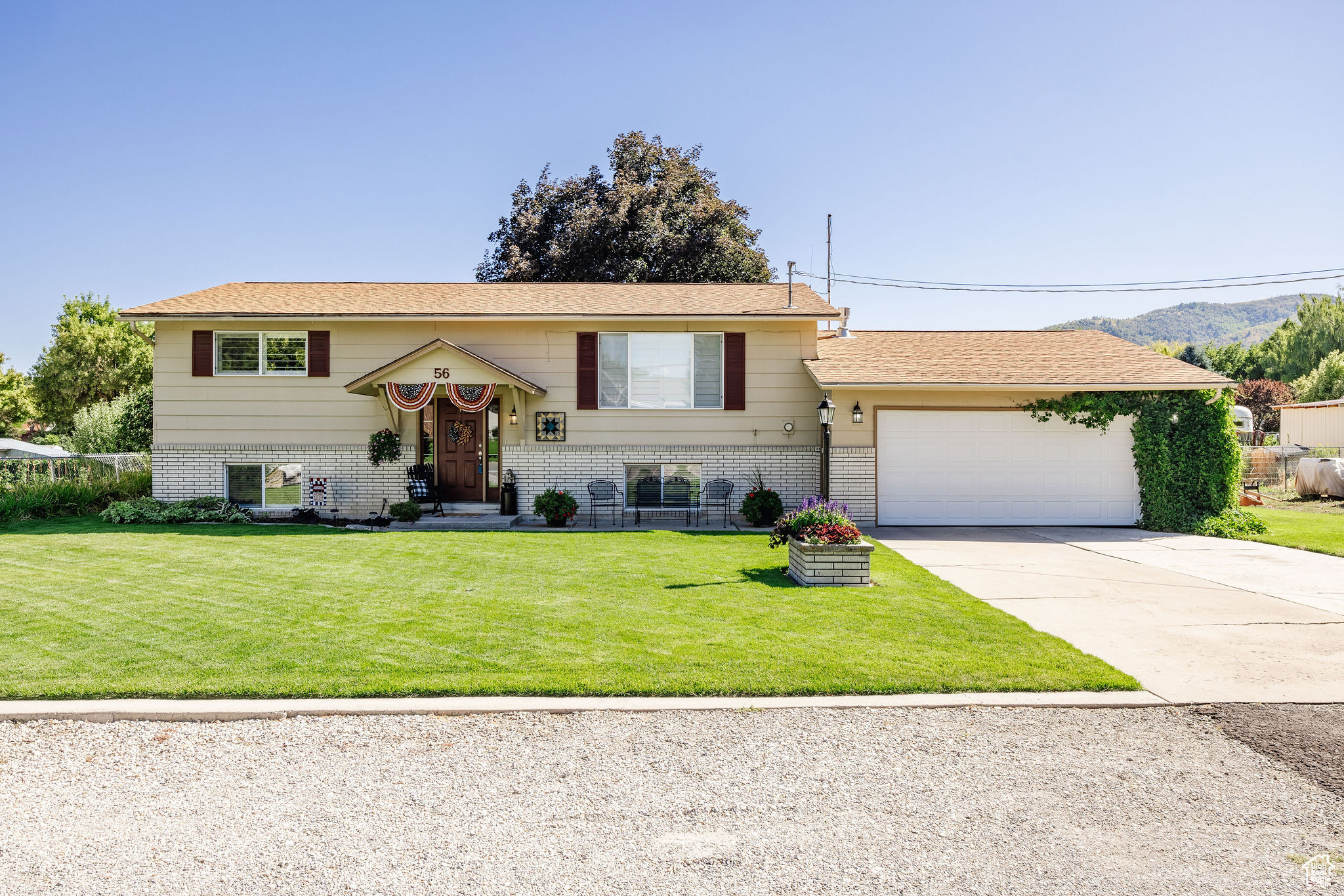 56 W 200 S