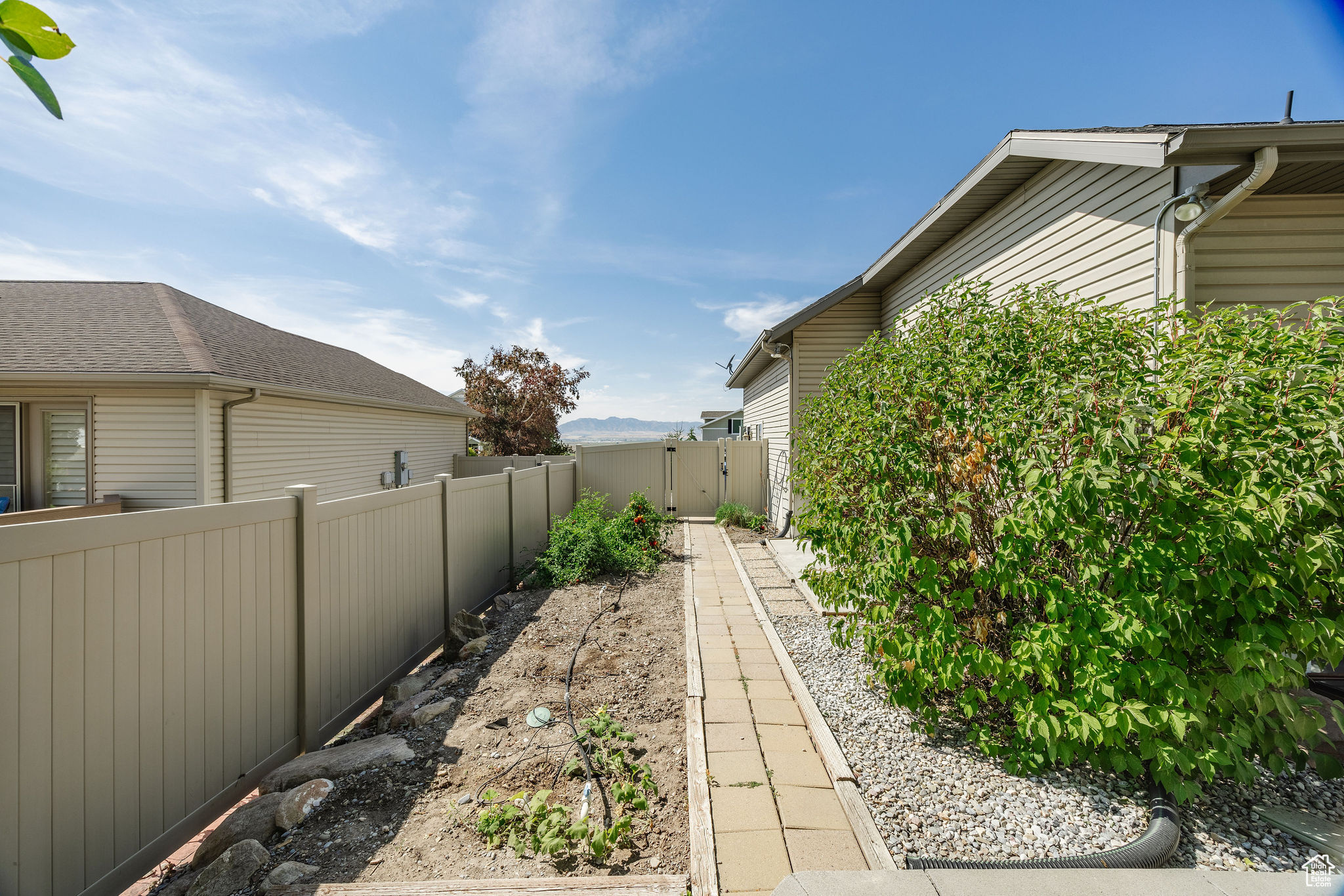 526 N CHERRY CREEK PKWY