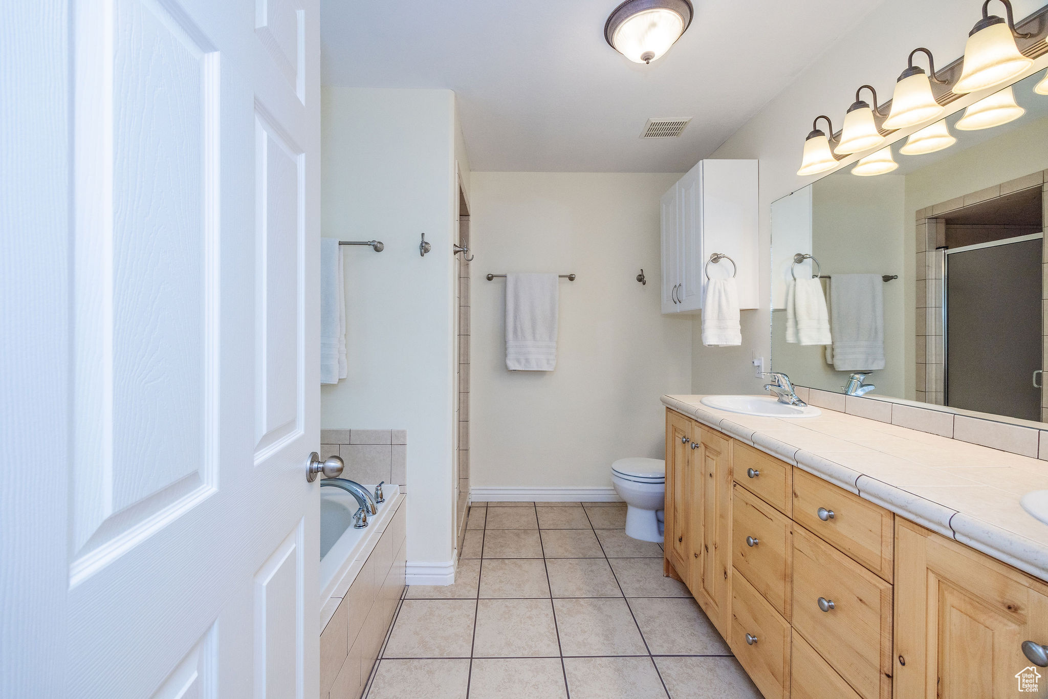 526 N CHERRY CREEK PKWY