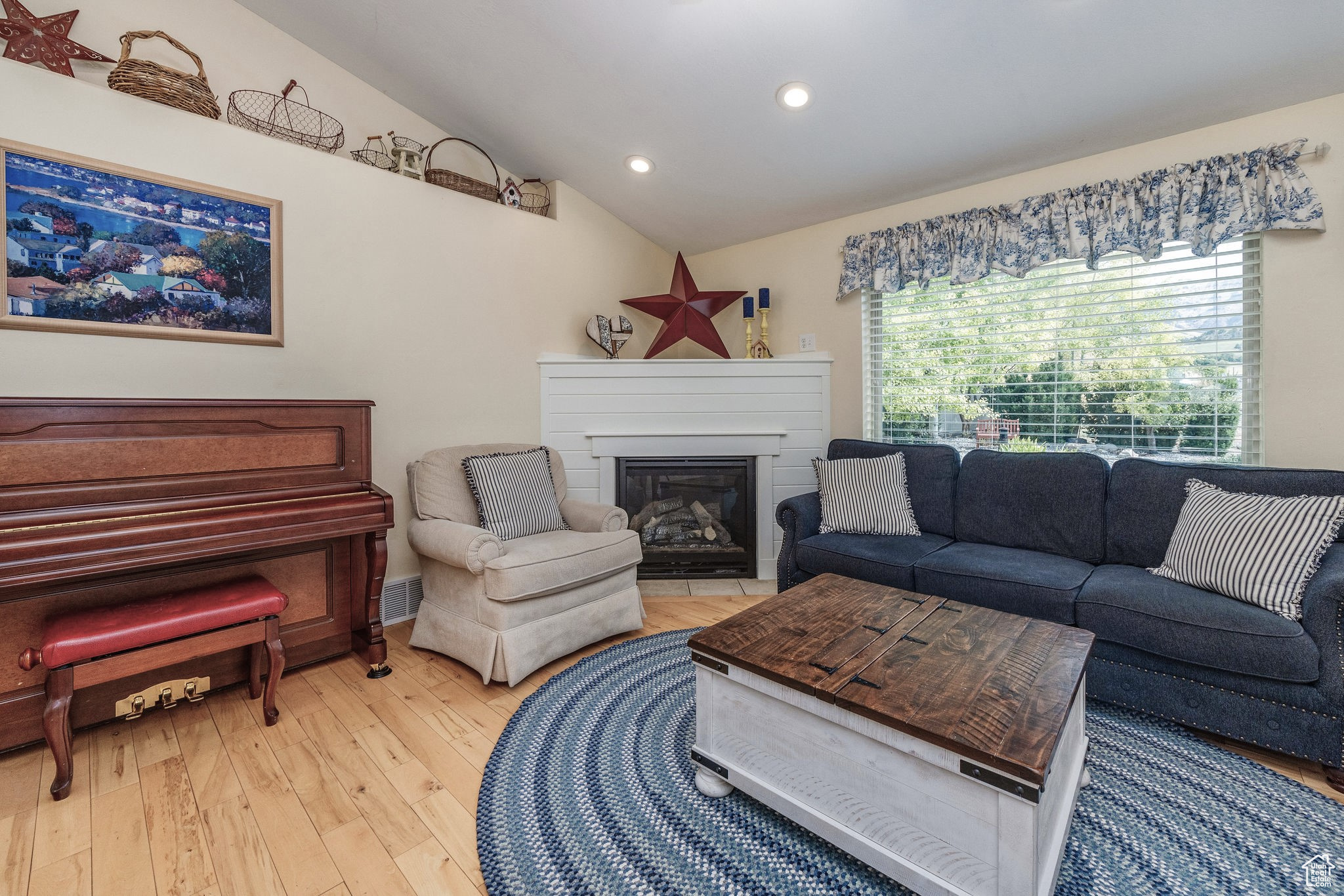 526 N CHERRY CREEK PKWY
