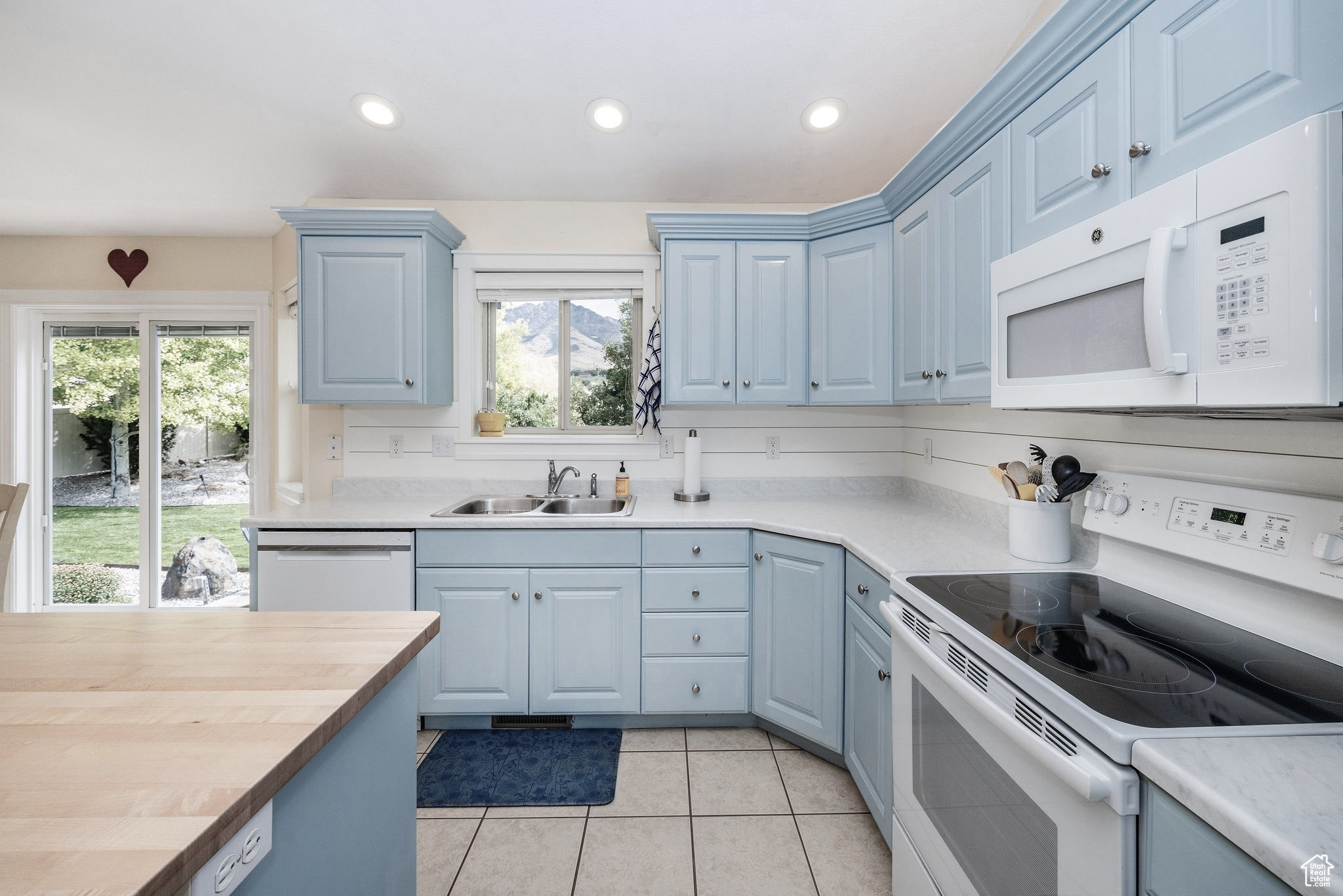 526 N CHERRY CREEK PKWY