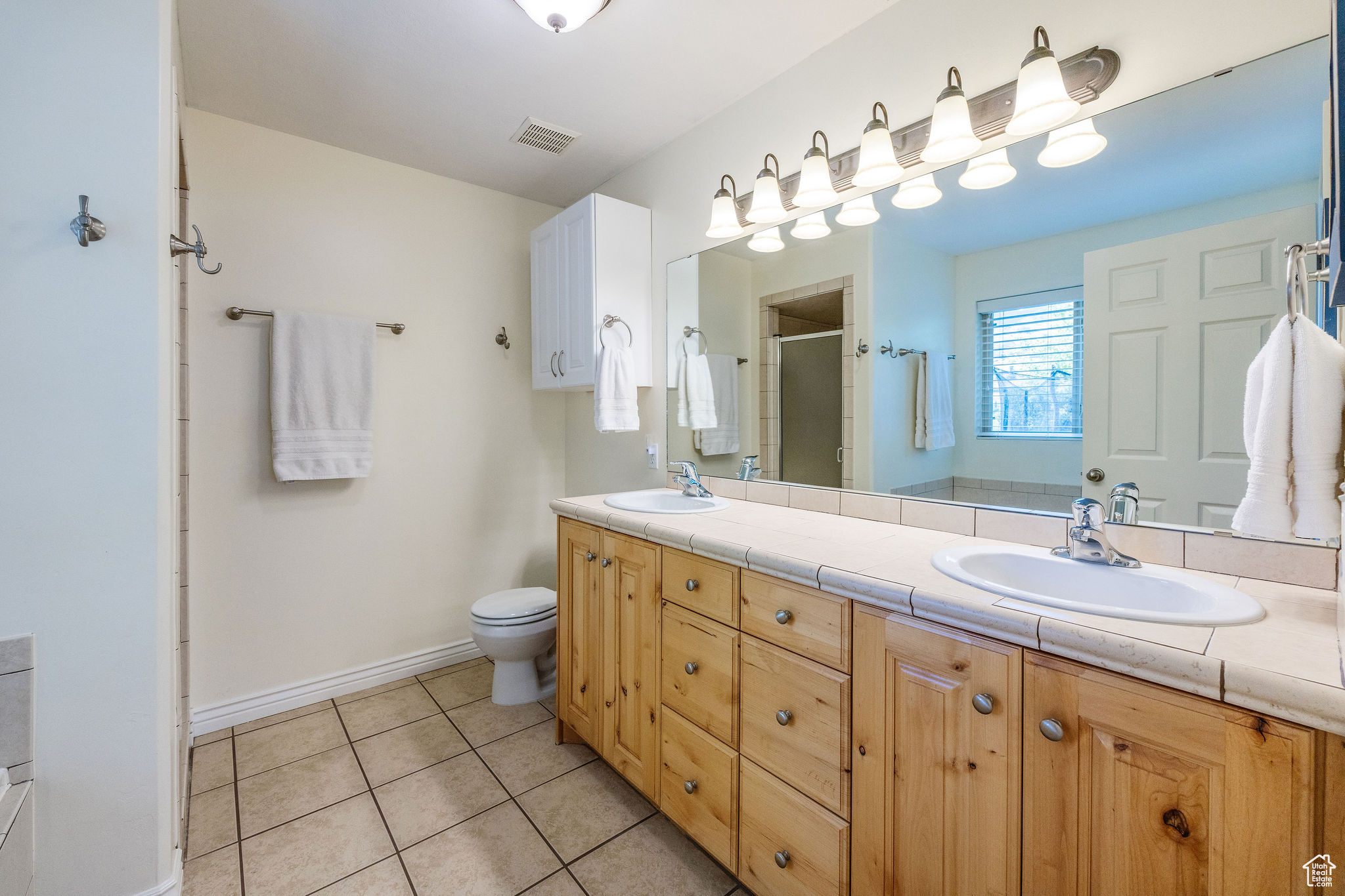 526 N CHERRY CREEK PKWY