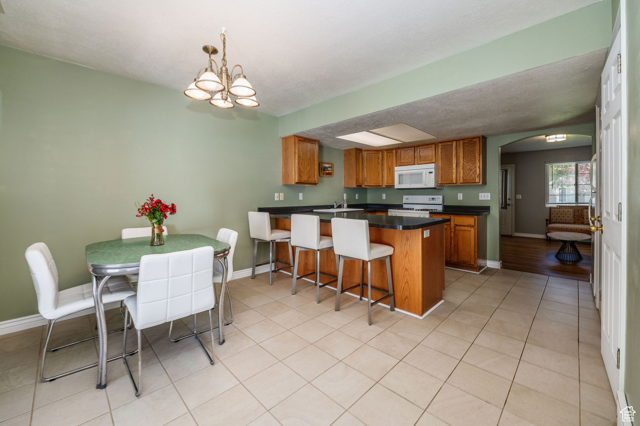 194 STIRLING PL