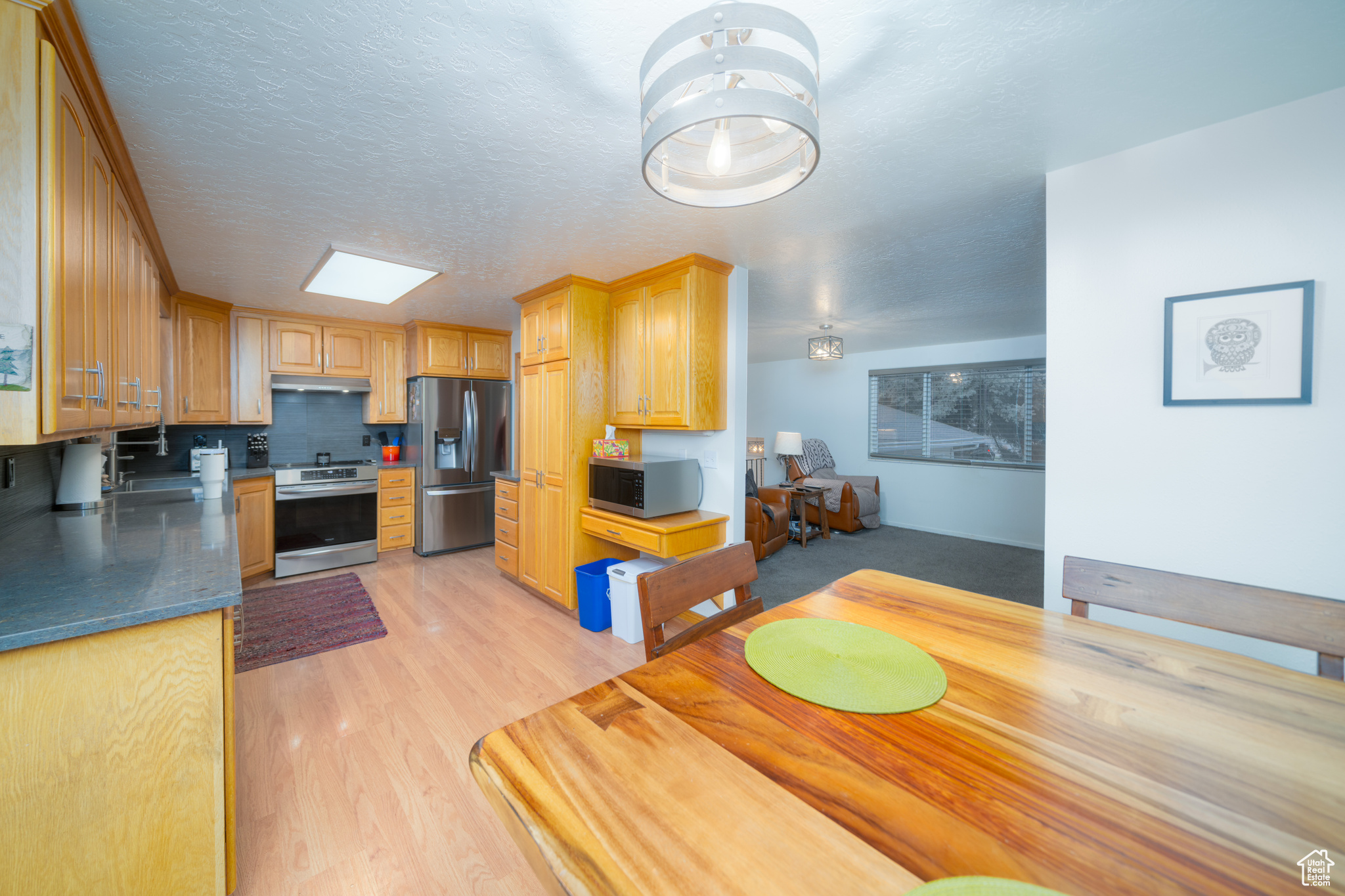 597 MAPLE DR