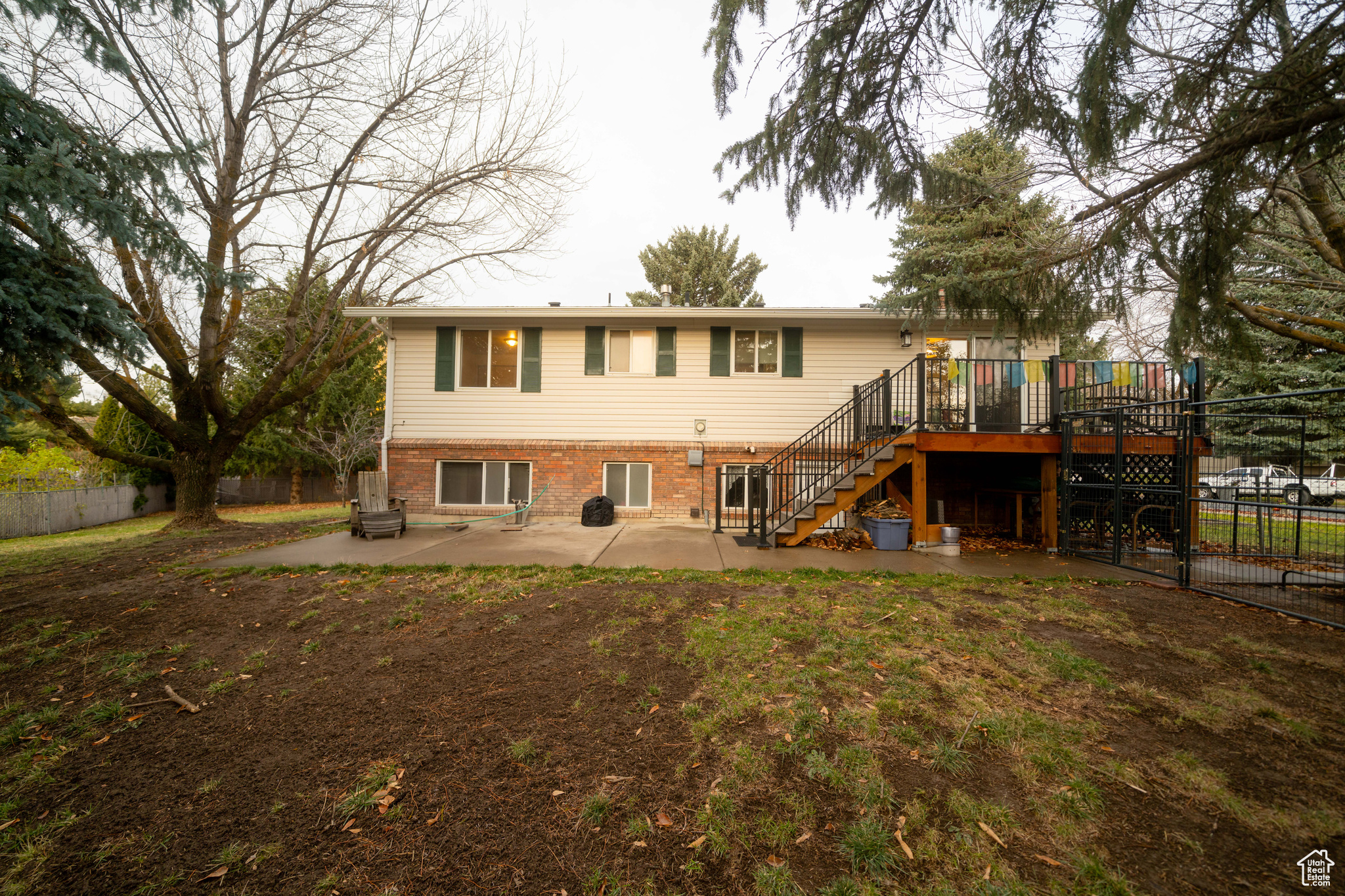597 MAPLE DR