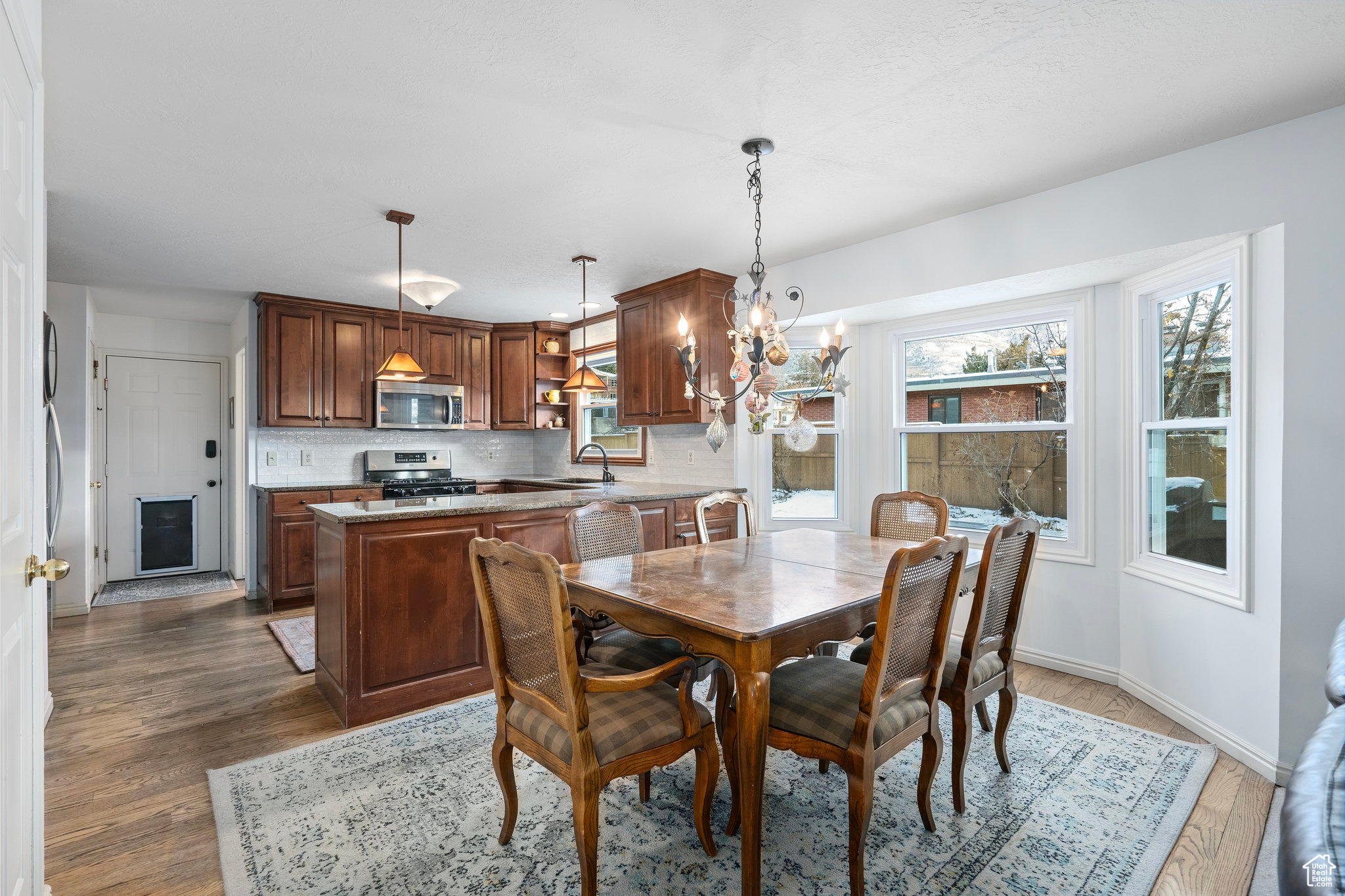 3238 E HAMPTON CT