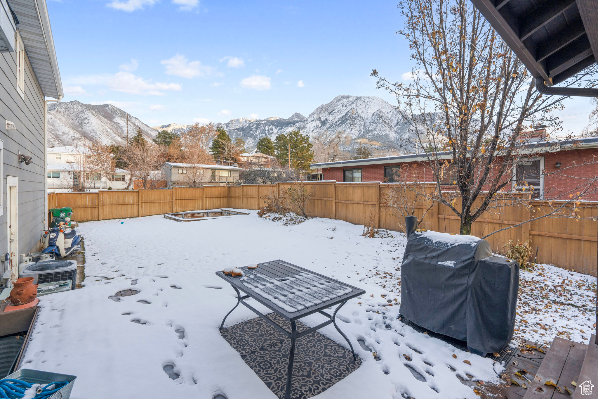 3238 E HAMPTON CT