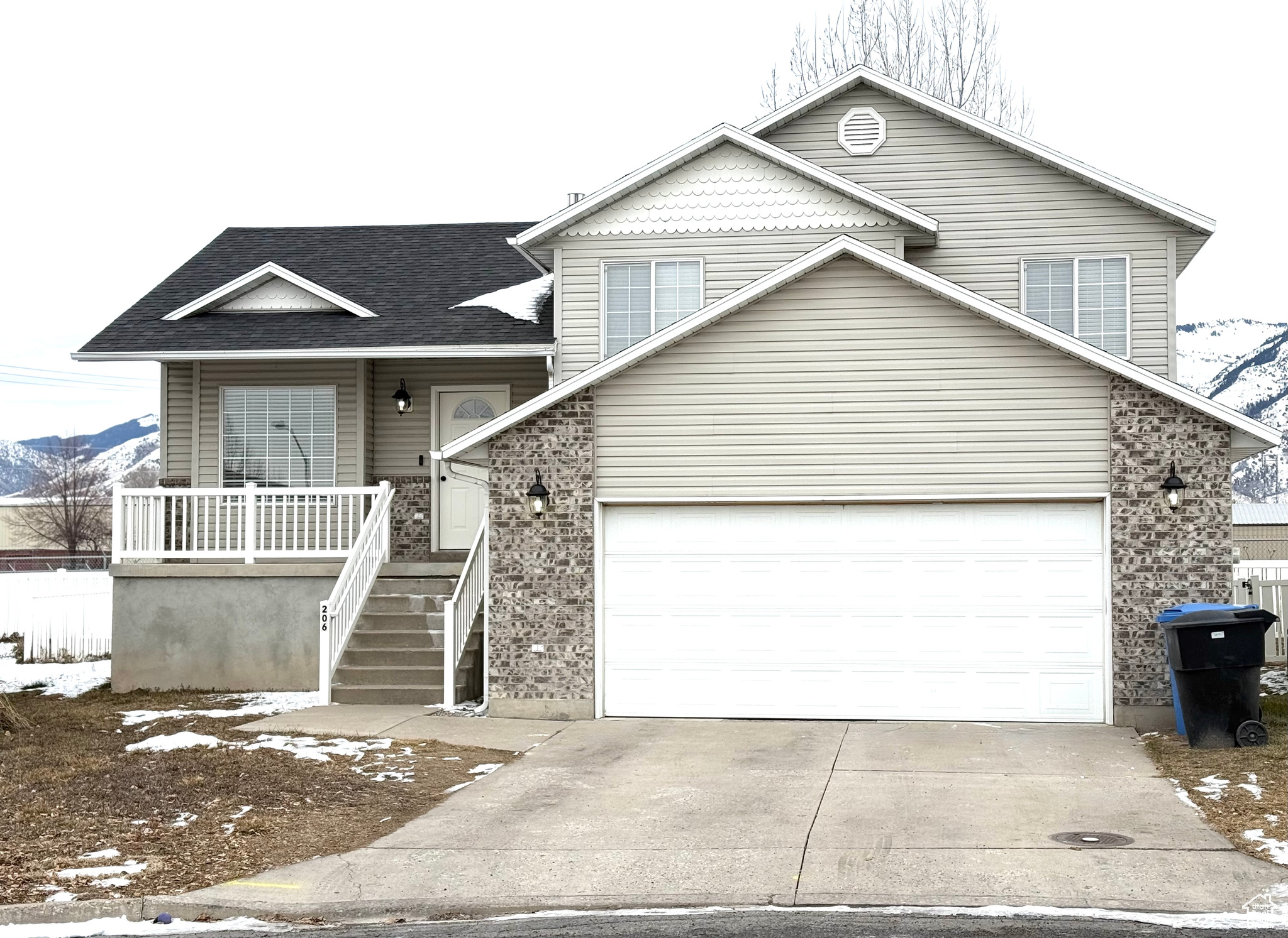 206 S ROSEWOOD CIR