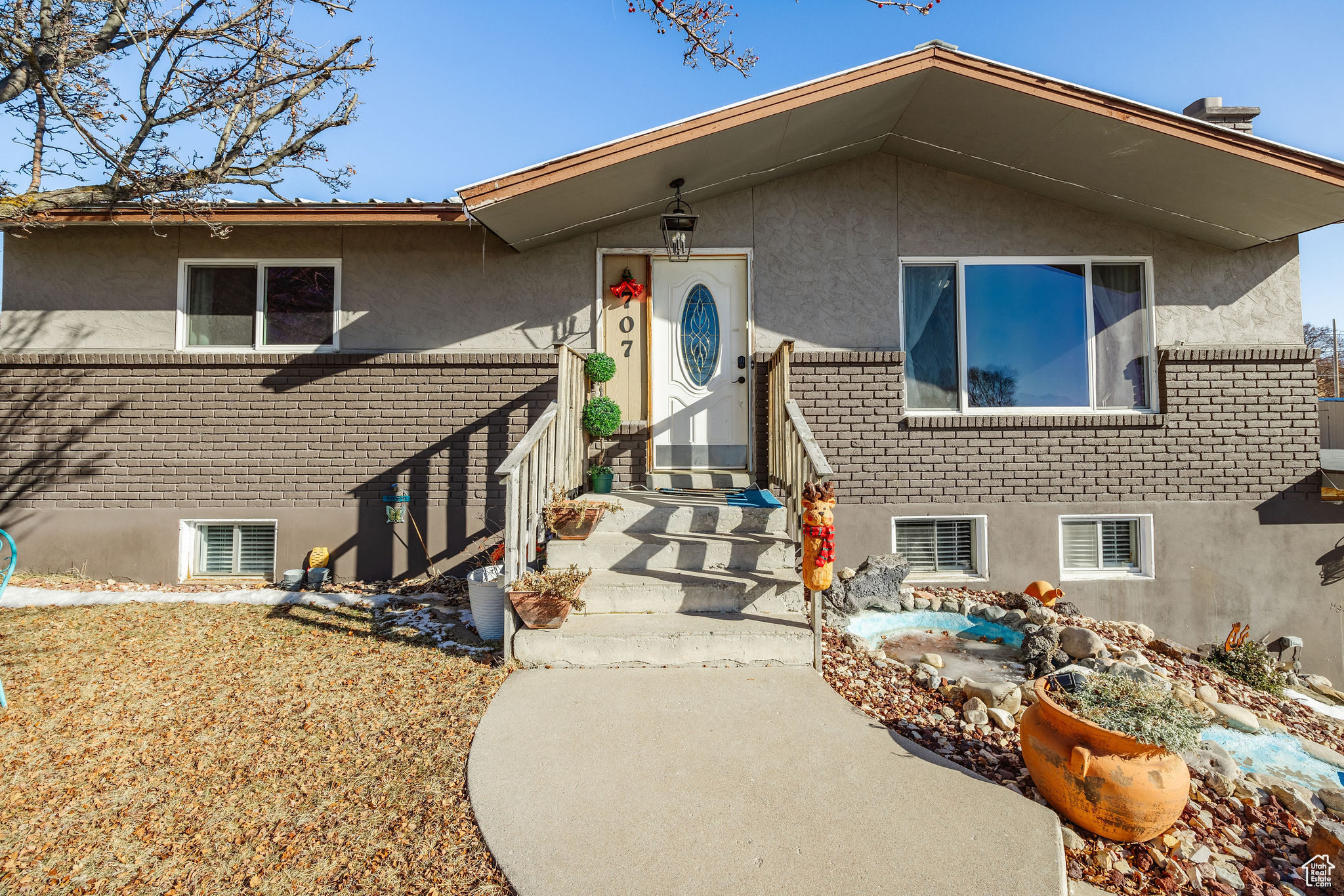 707 E SUNSET CIR