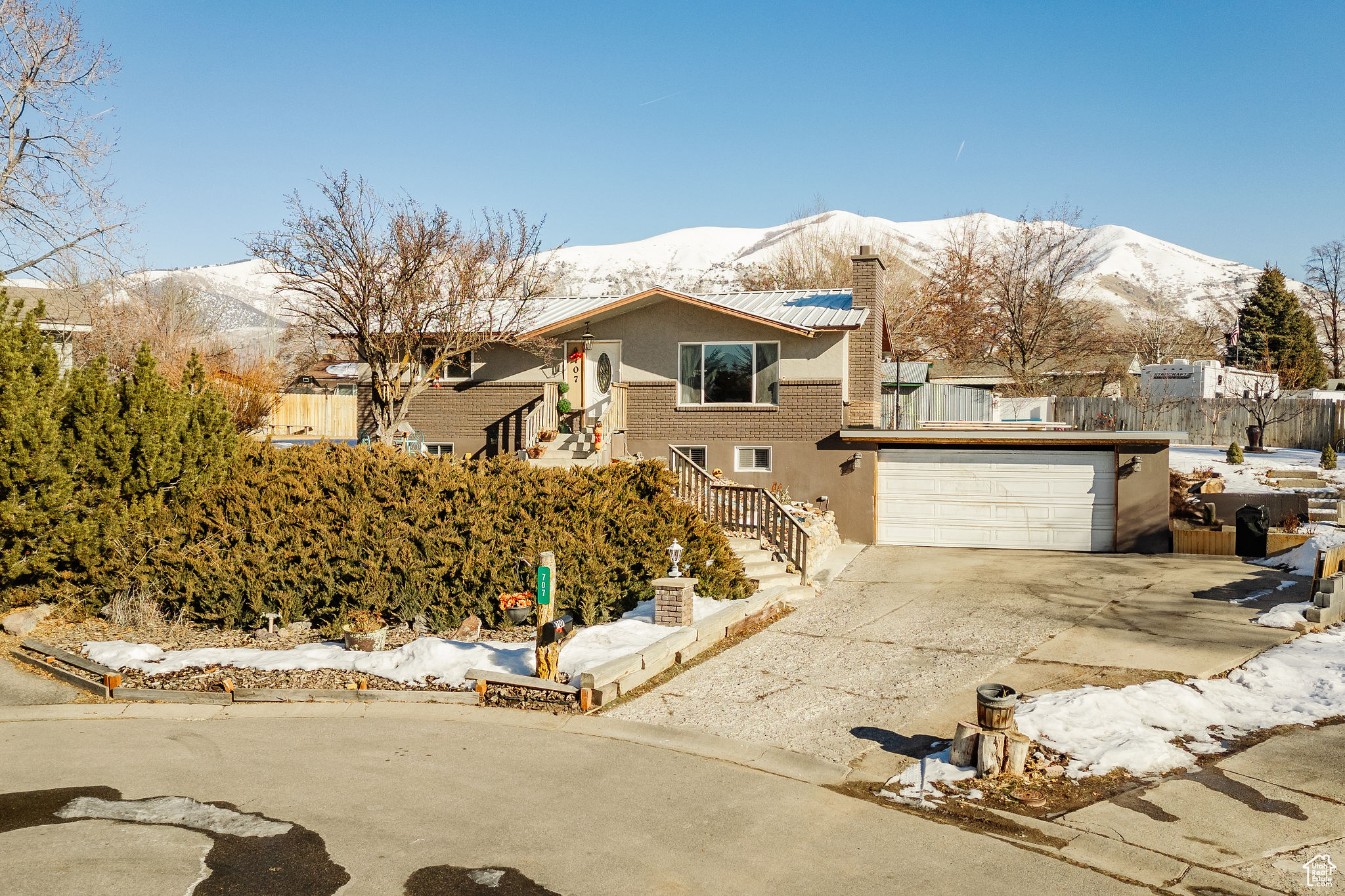 707 E SUNSET CIR