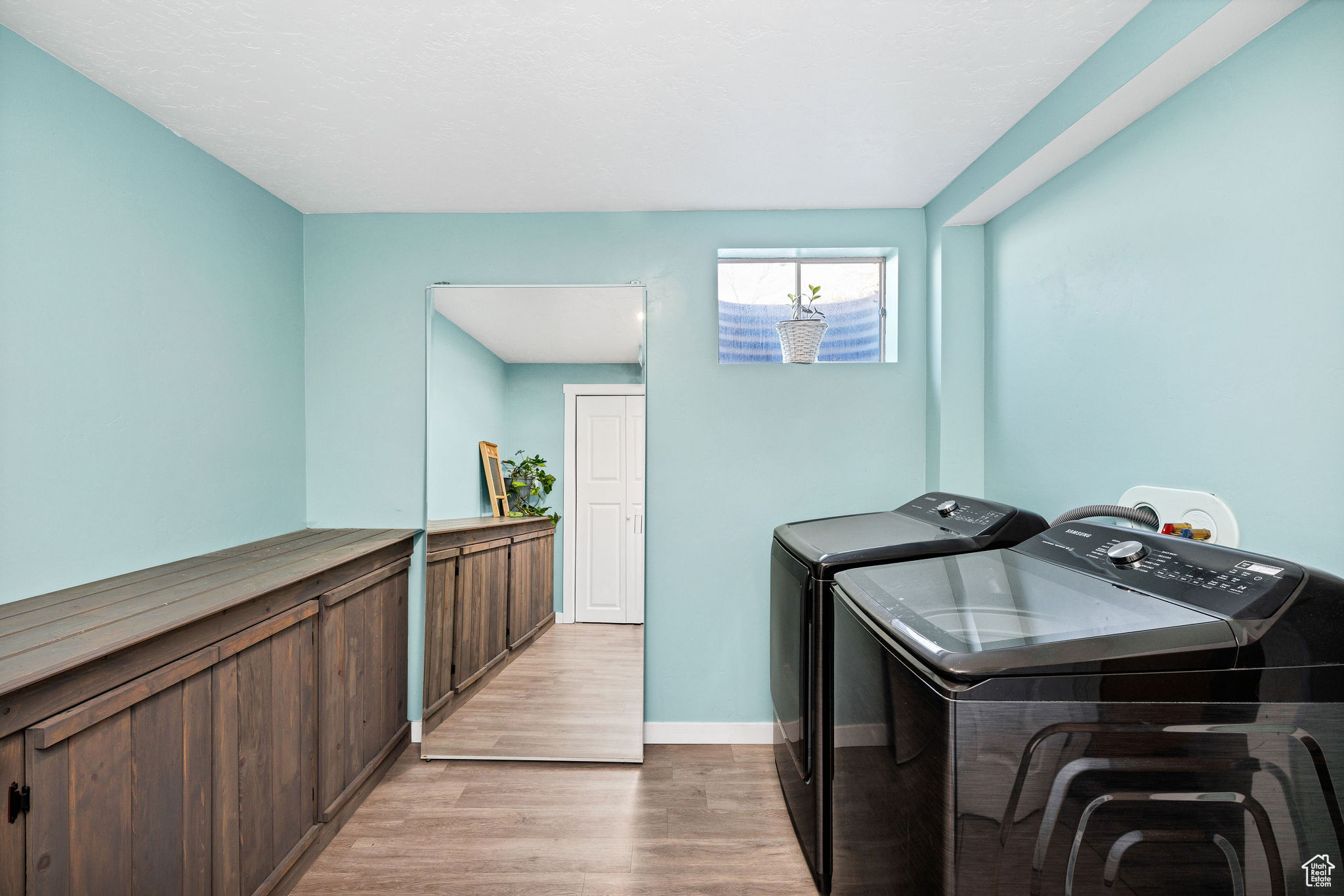 707 E SUNSET CIR