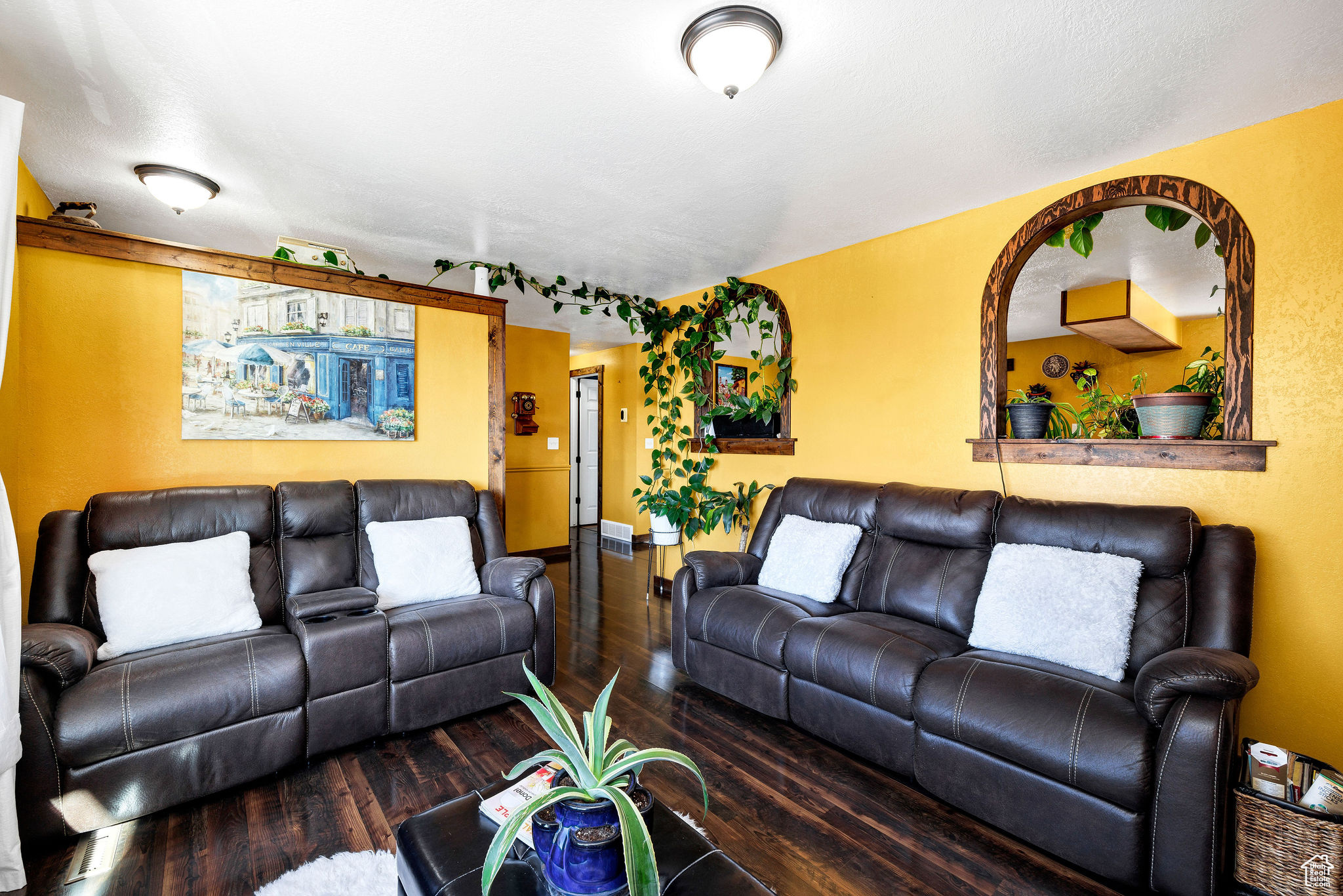 707 E SUNSET CIR