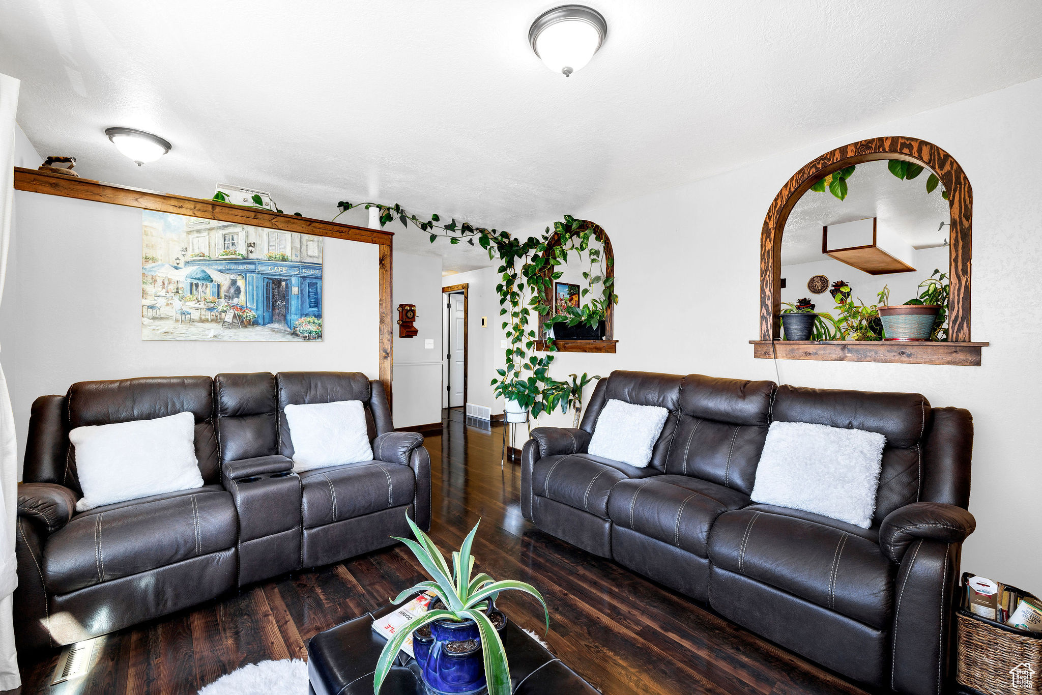 707 E SUNSET CIR